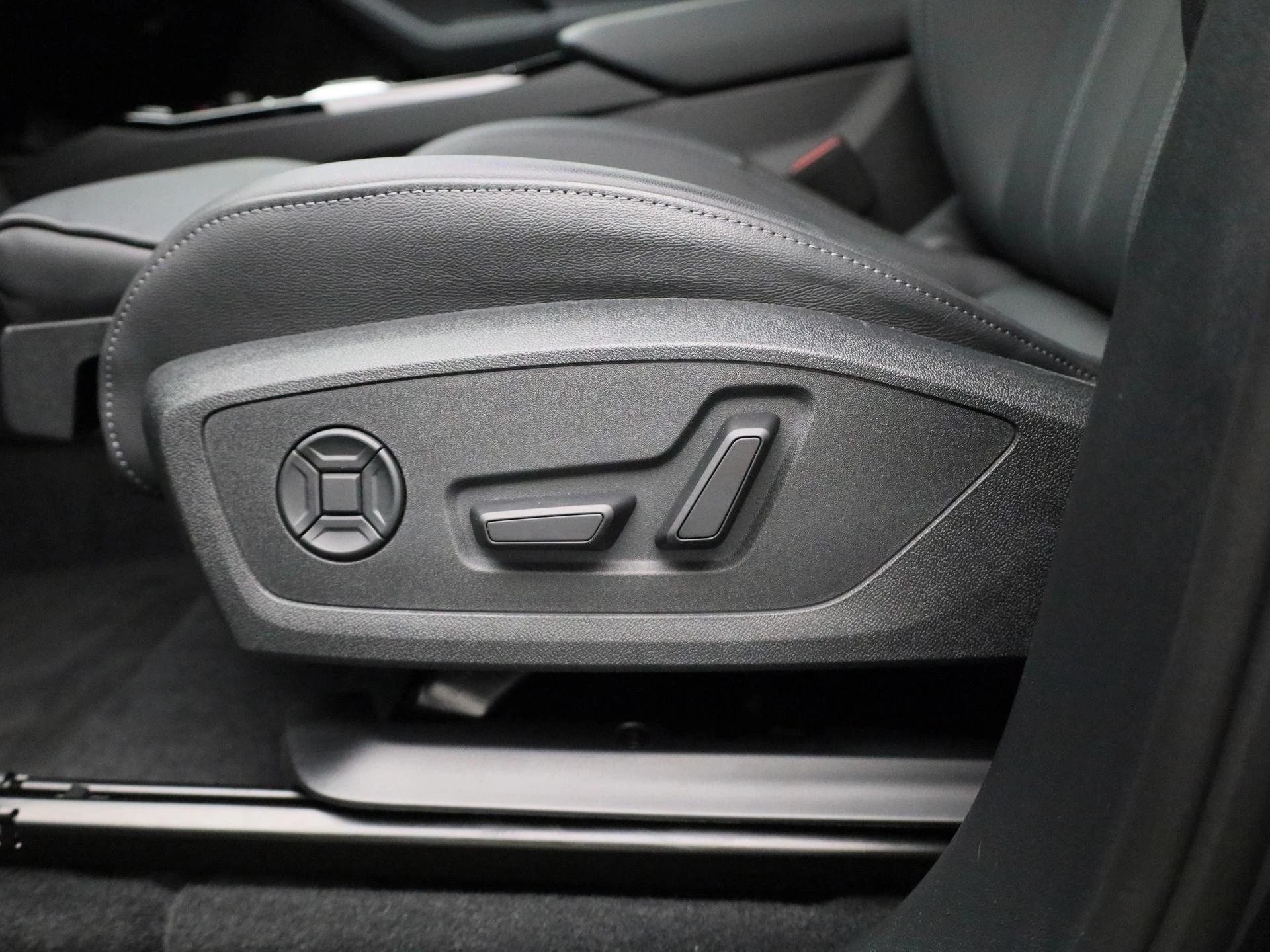 Audi-Q6 e-tron-image-38