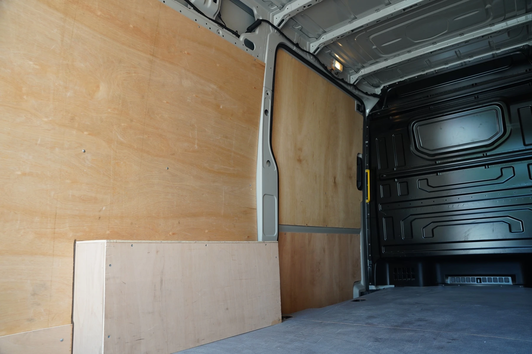 Volkswagen-Crafter-image-23