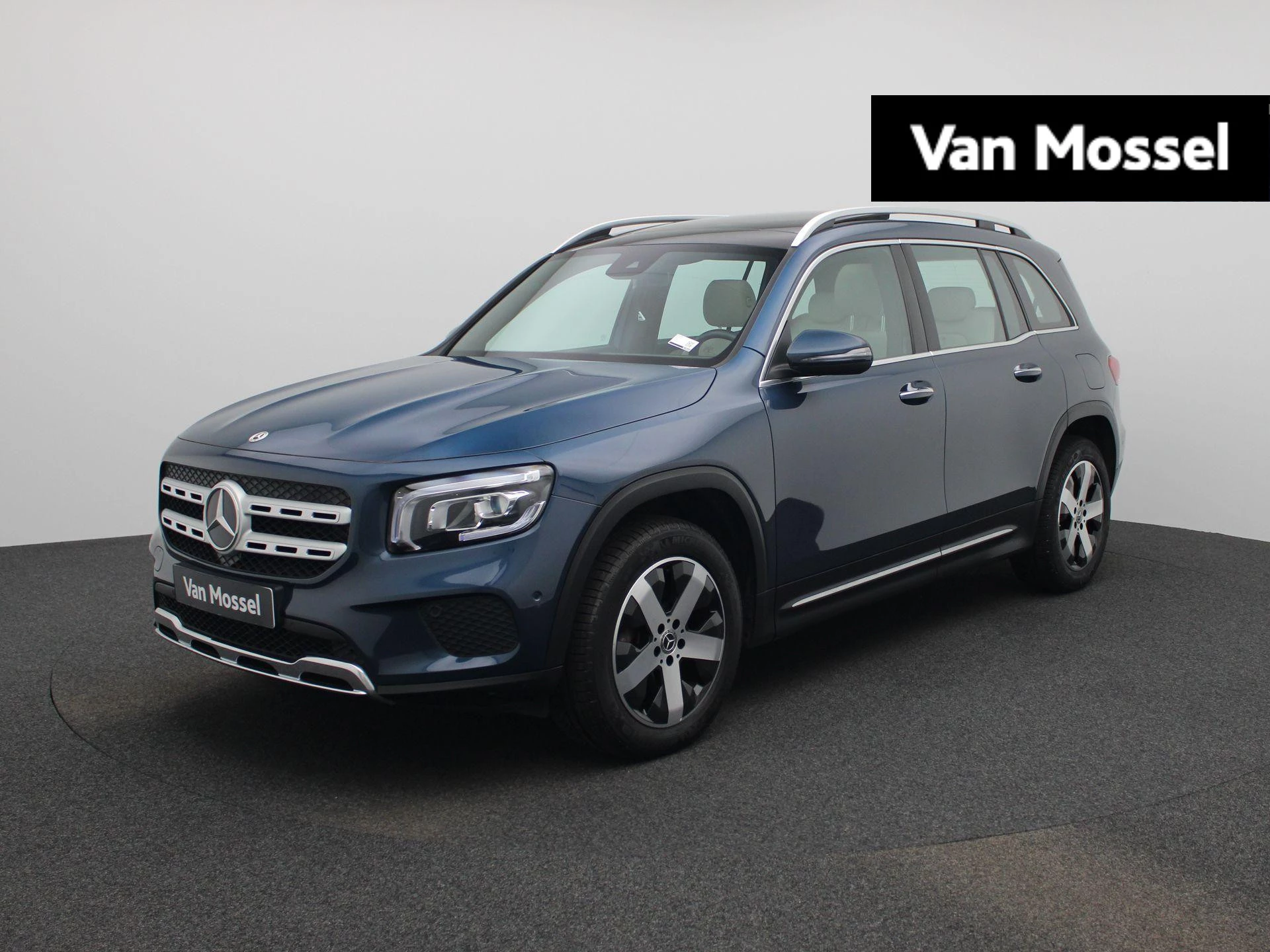 Mercedes-Benz-GLB-image-0