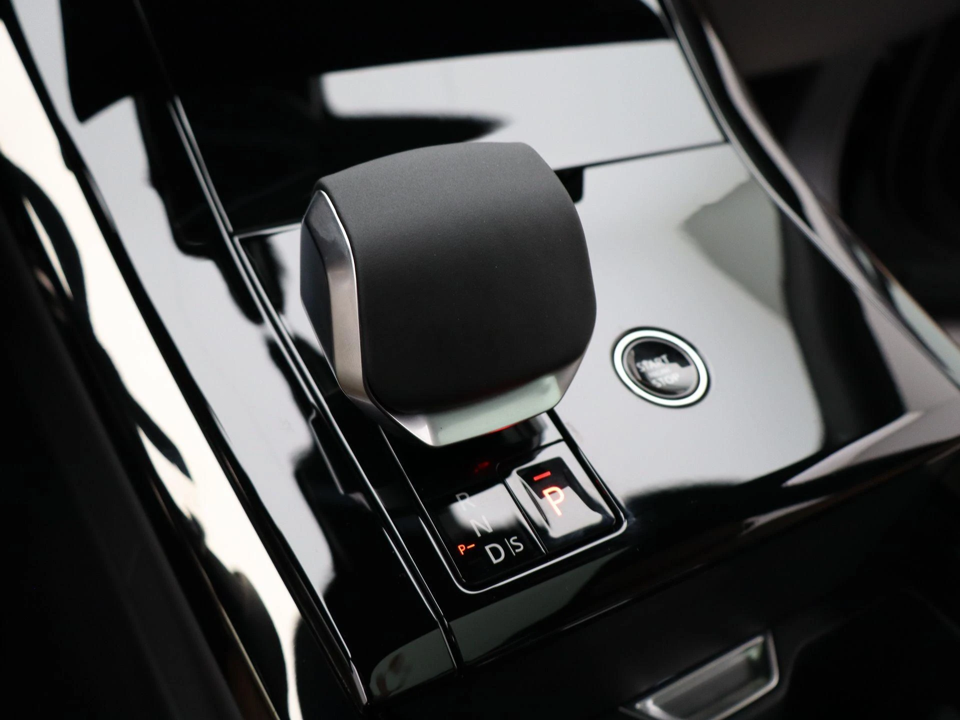 Land Rover-Range Rover Sport-image-17