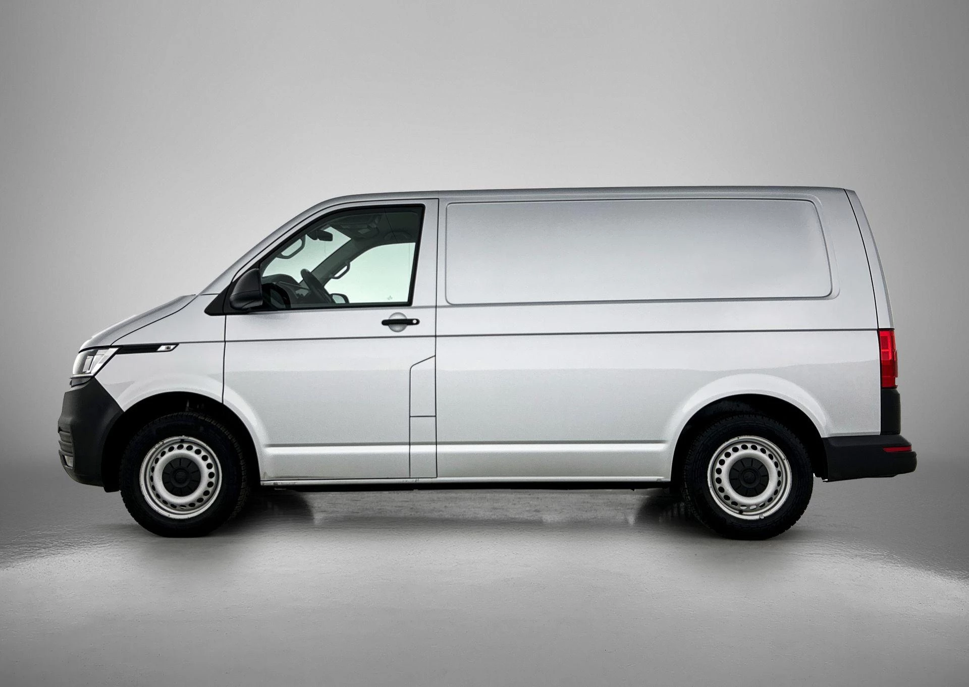 Volkswagen-Transporter-image-2
