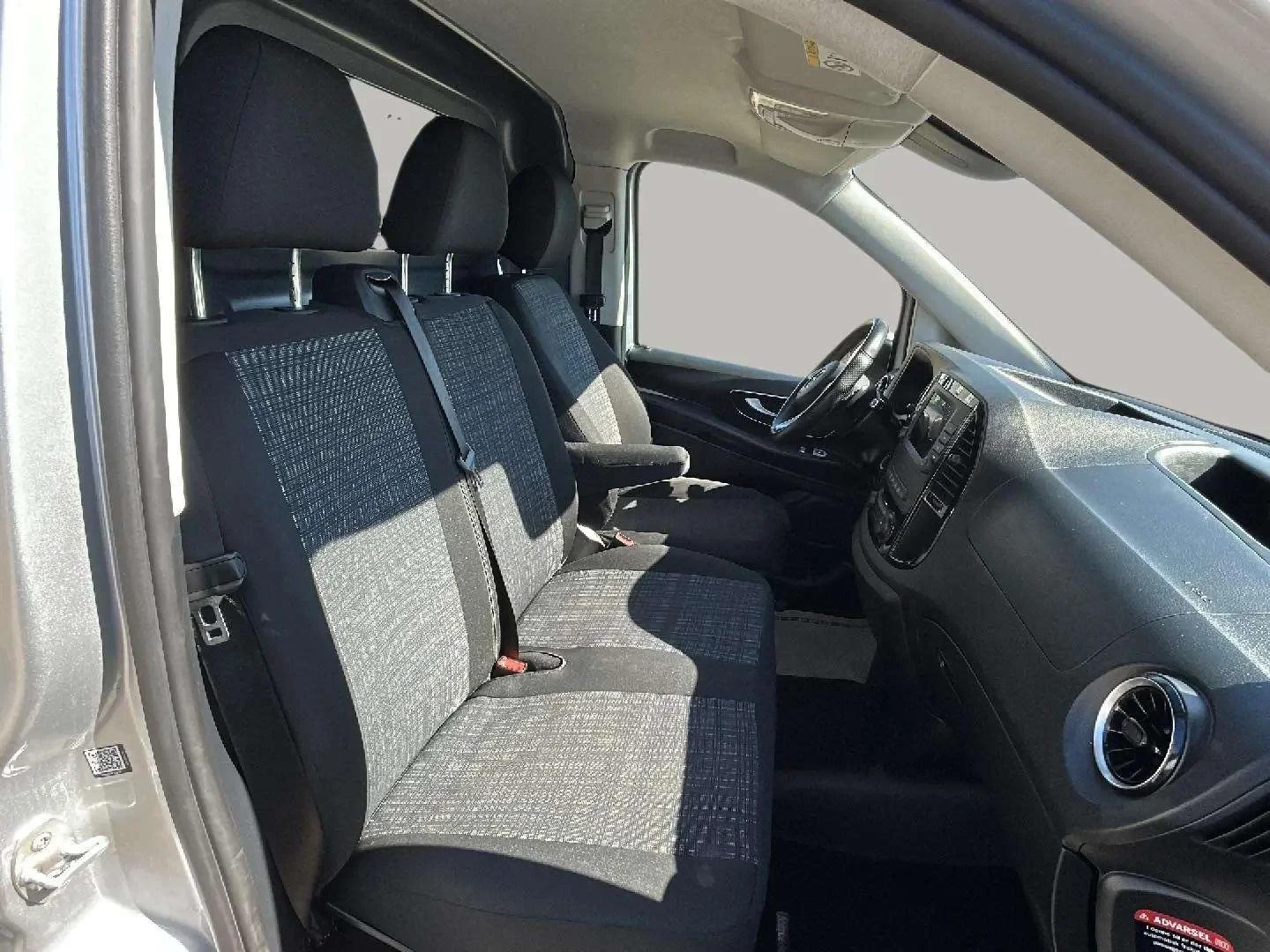 Mercedes-Benz-Vito-image-11