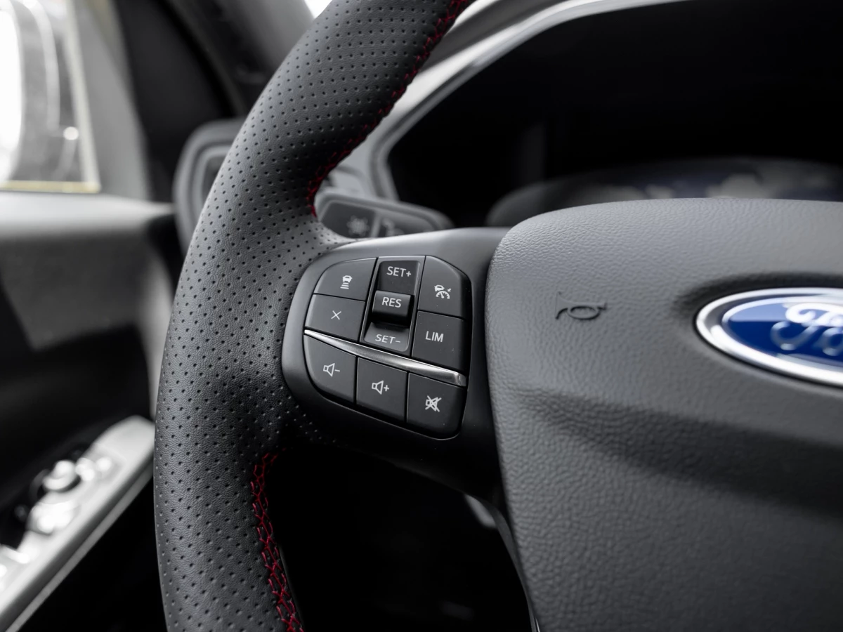 Ford Kuga ST-Line X*PANO*AHK*KAM*ACC*NAVI*SOUND-SYS. LED Pano SHZ 4xSHZ