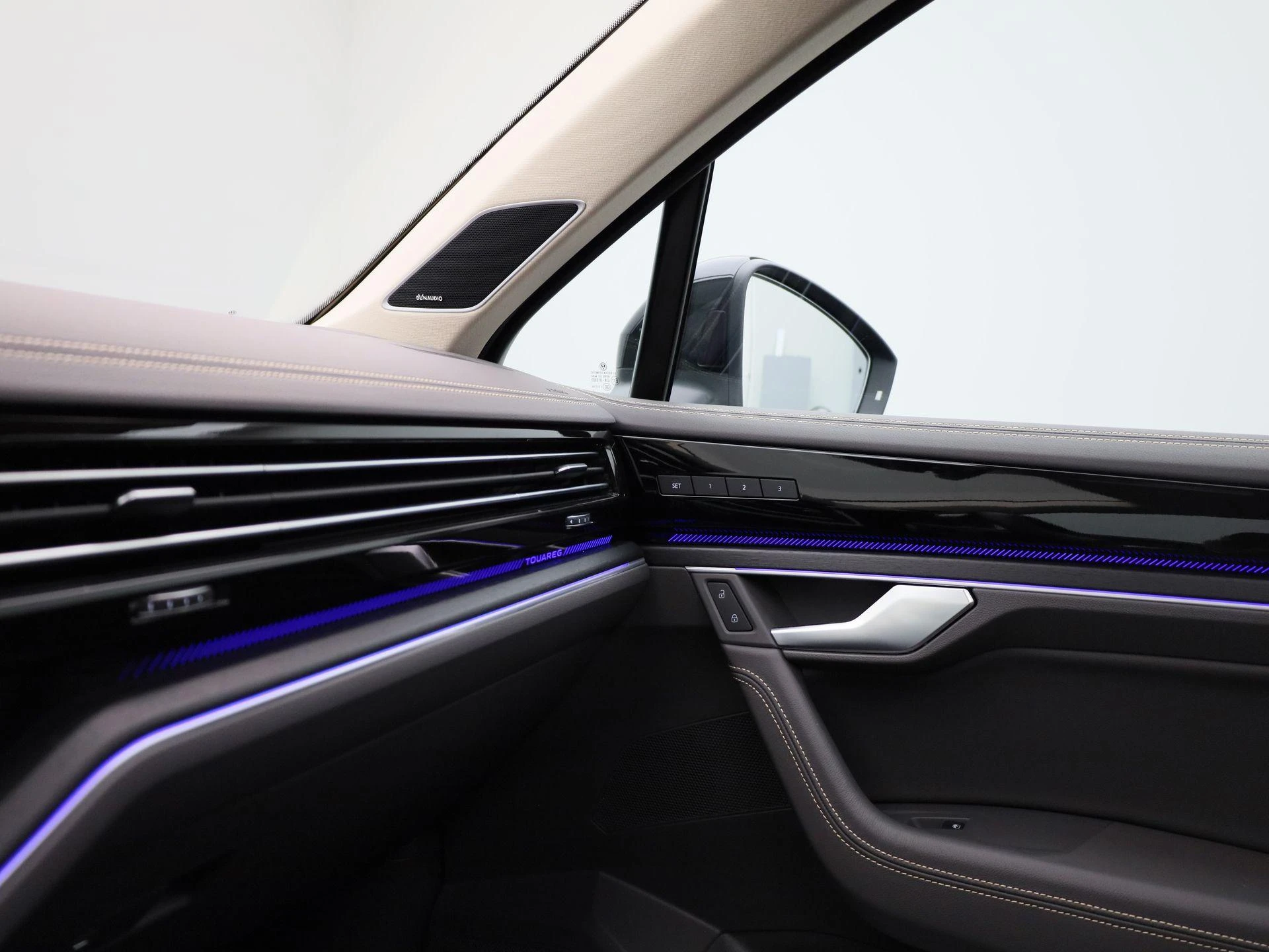 Volkswagen-Touareg-image-26
