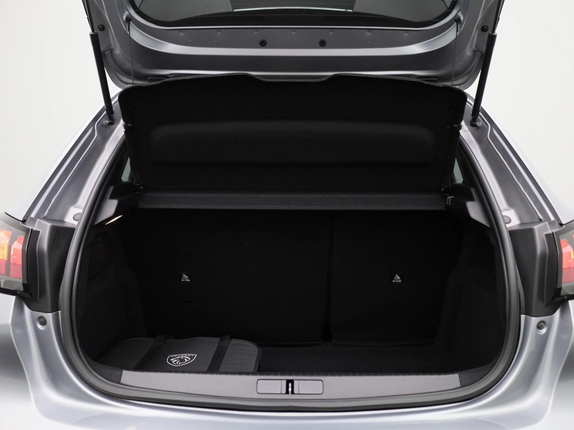 Peugeot-e-208-image-15