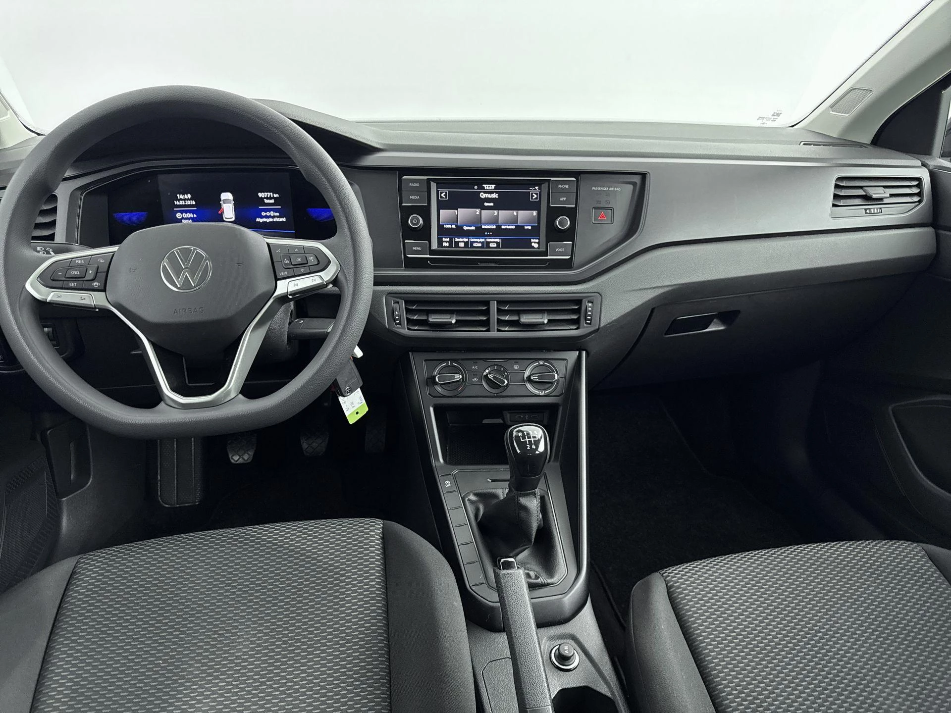 Volkswagen-Polo-image-16
