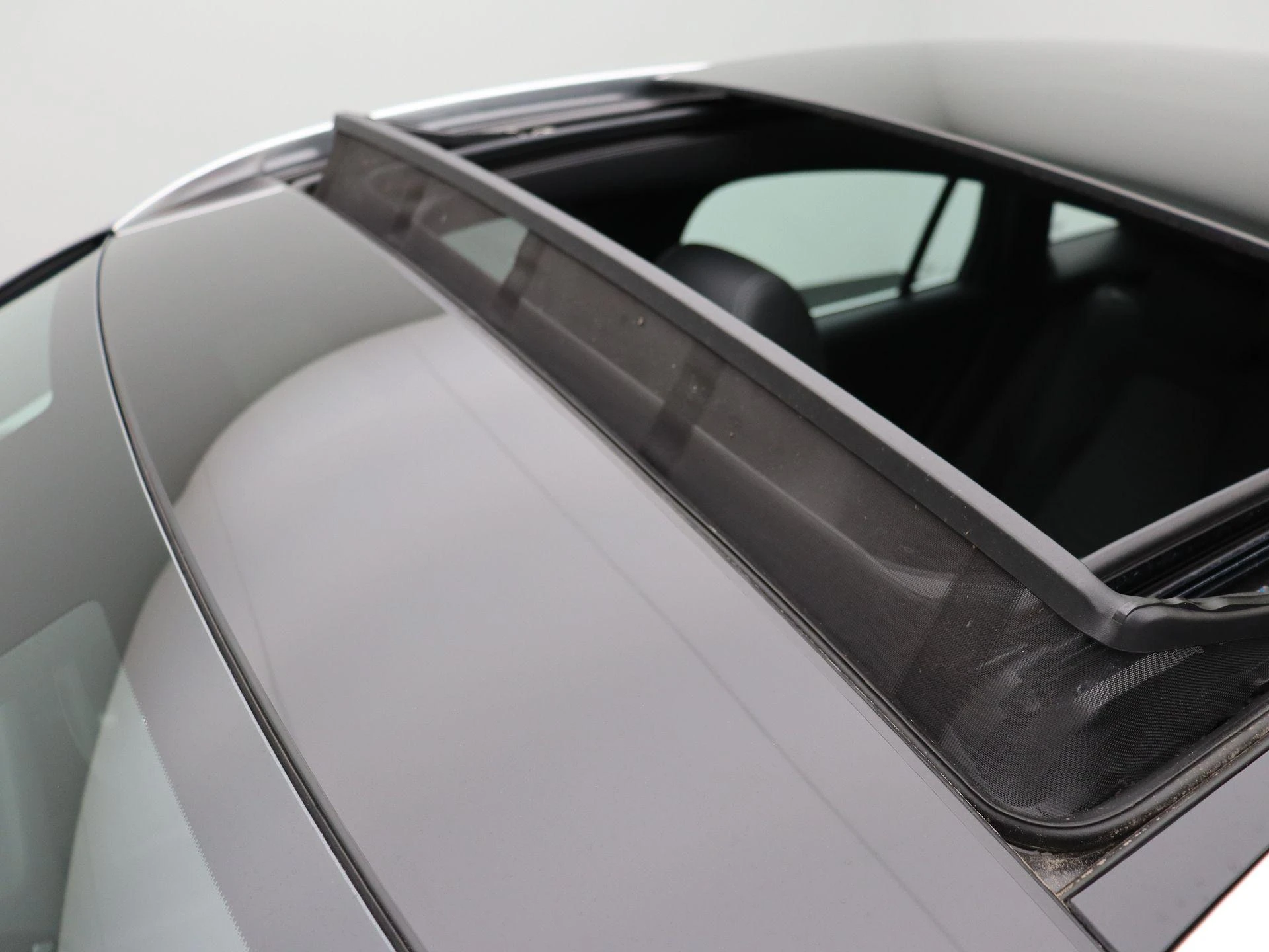 Mercedes-Benz-EQA-image-16