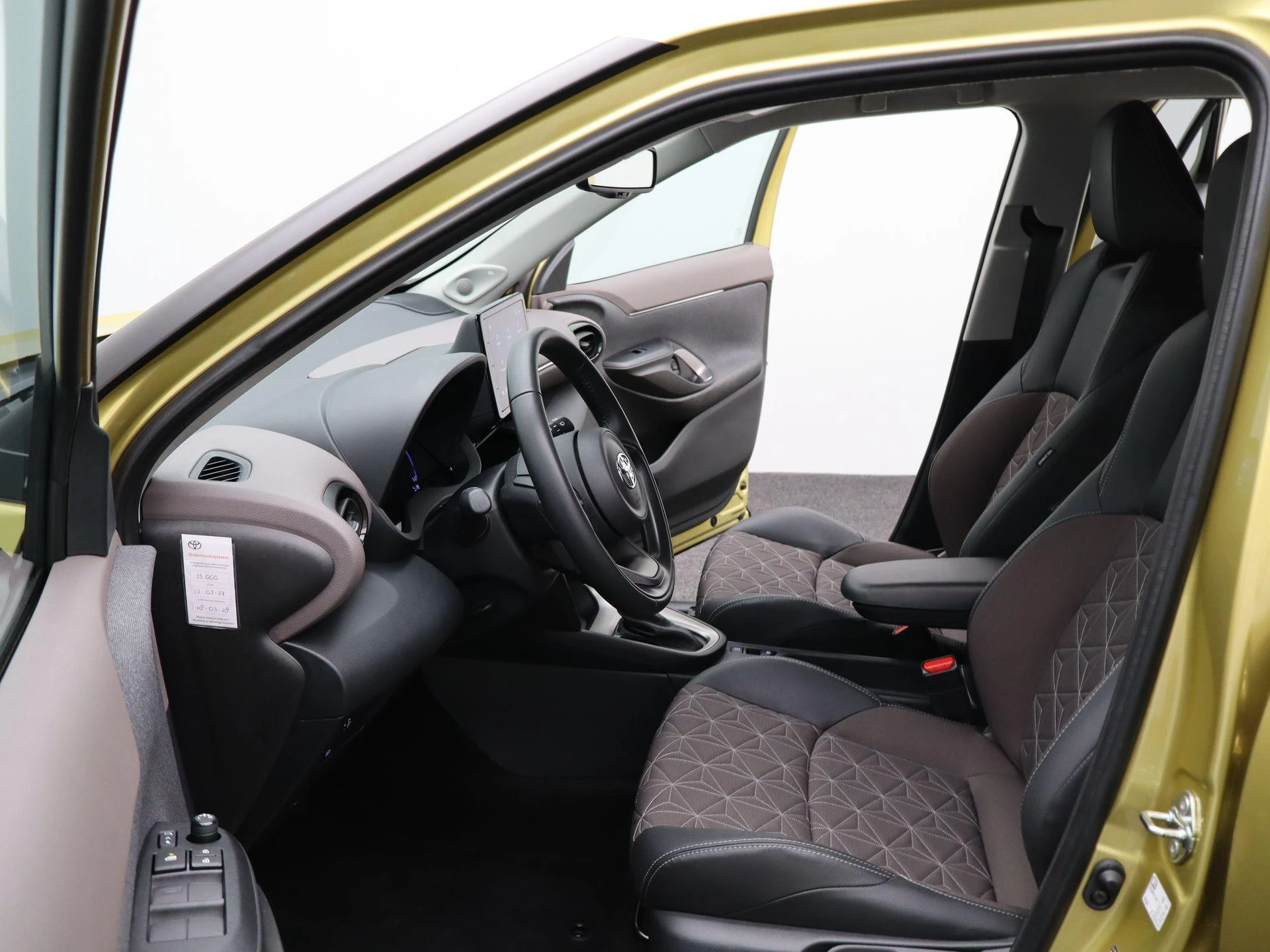 Toyota-Yaris Cross-image-12