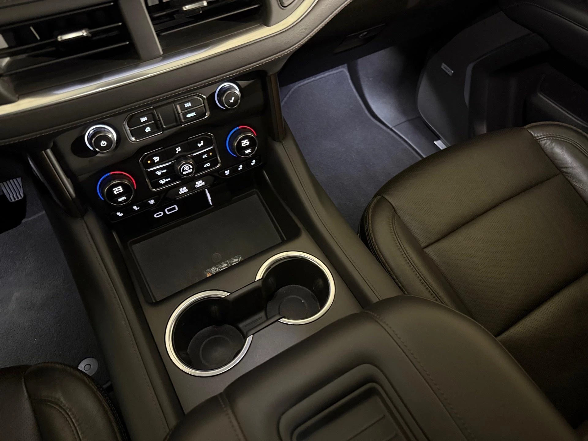 Chevrolet-Tahoe-image-9