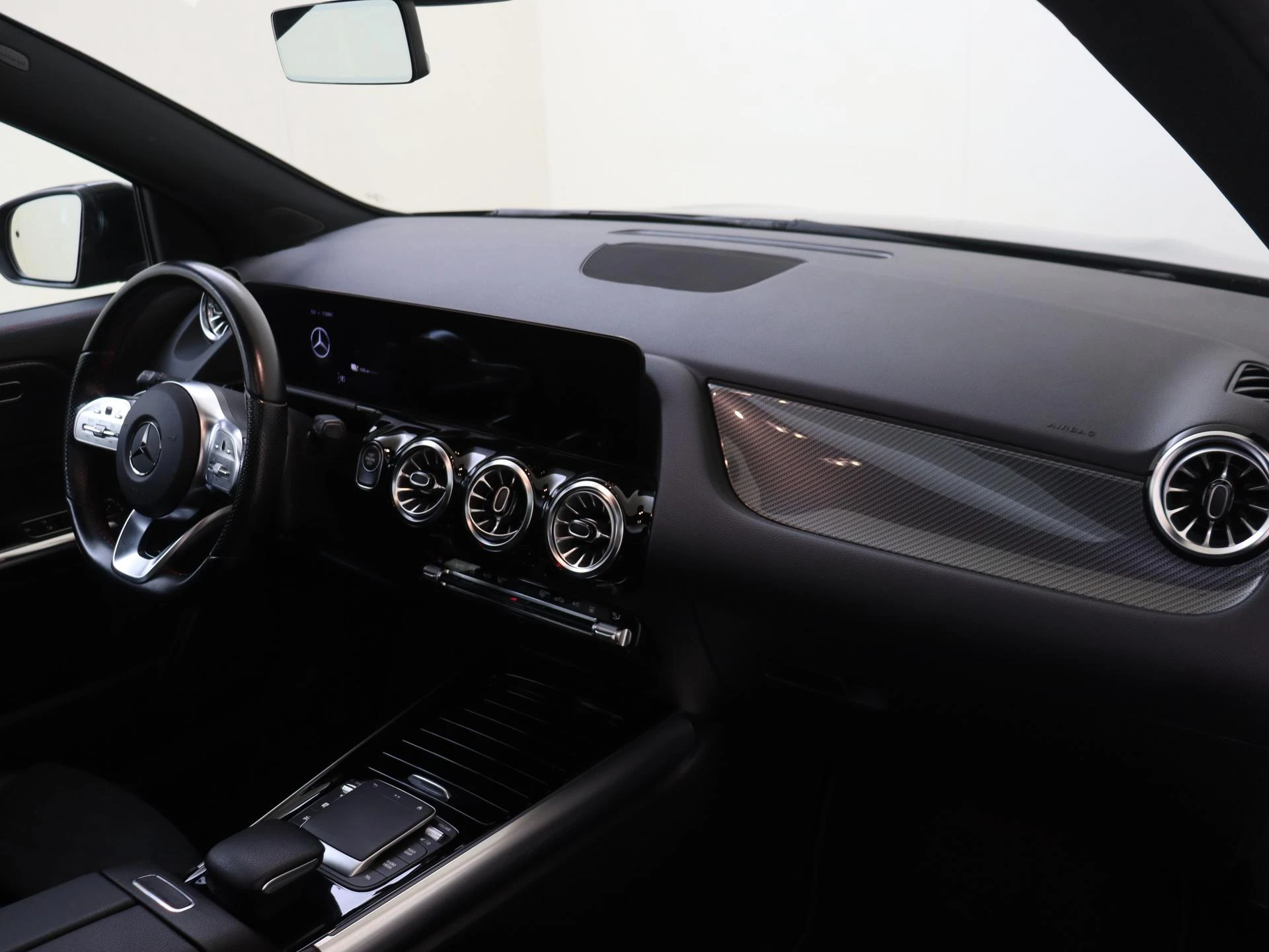Mercedes-Benz-GLA-image-3