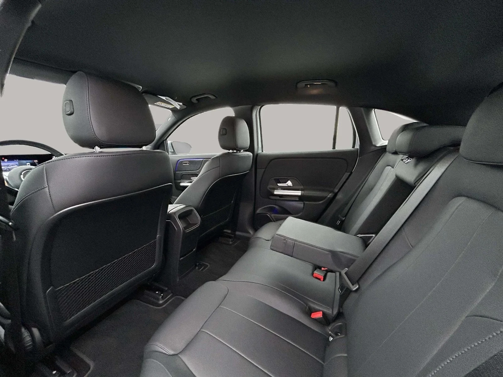 Mercedes-Benz-EQA-image-12