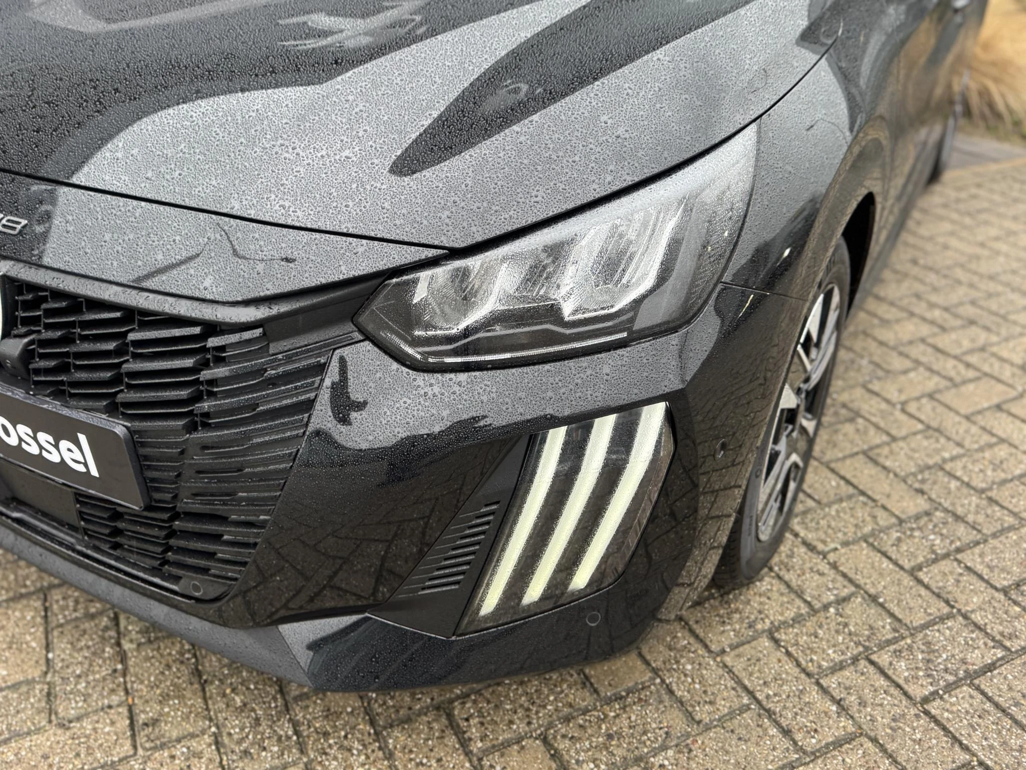Peugeot-e-208-image-5