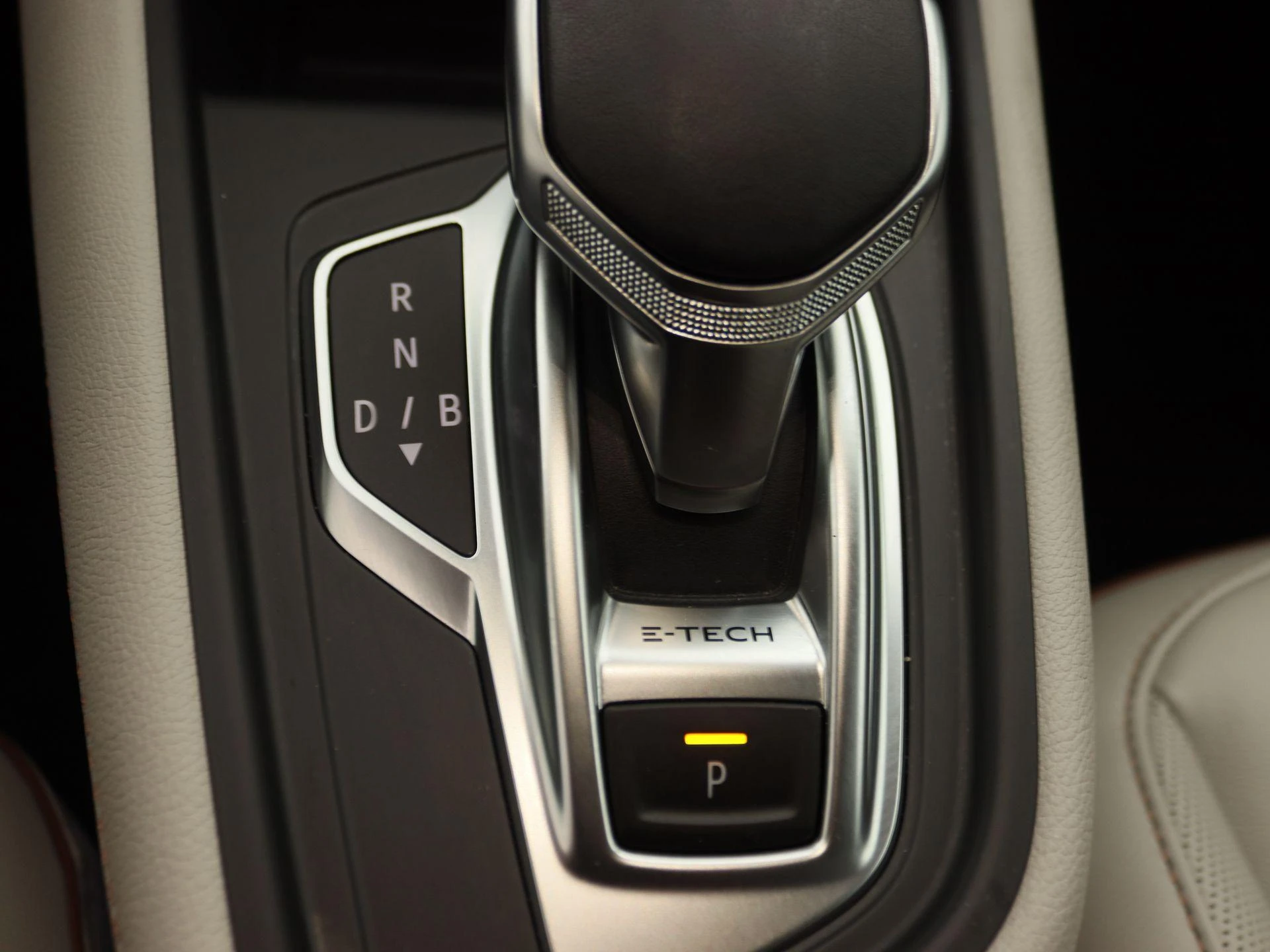 Renault Captur E-Tech Plug-in Hybrid 160 Initiale Paris