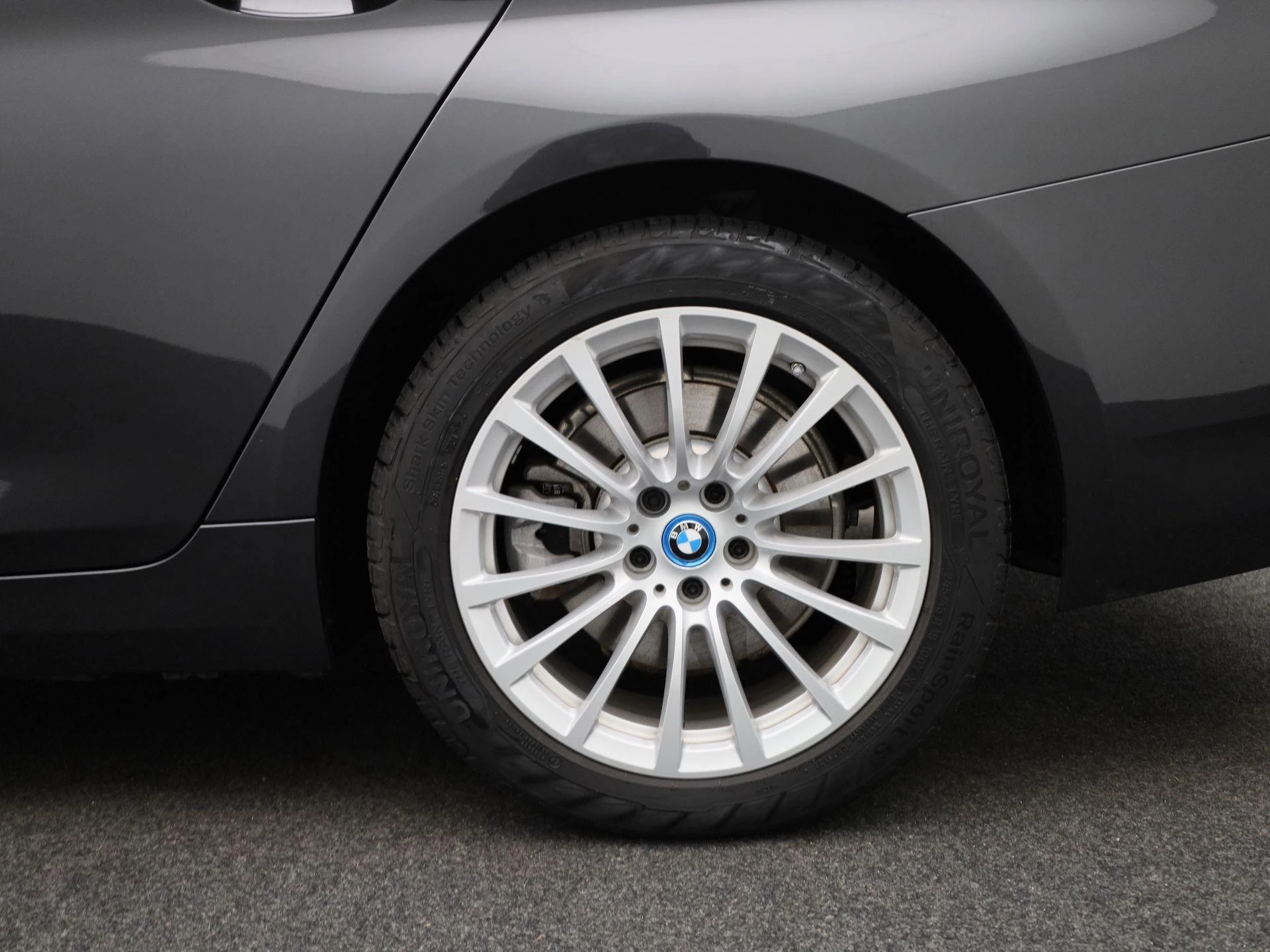 BMW-5 Serie-image-12