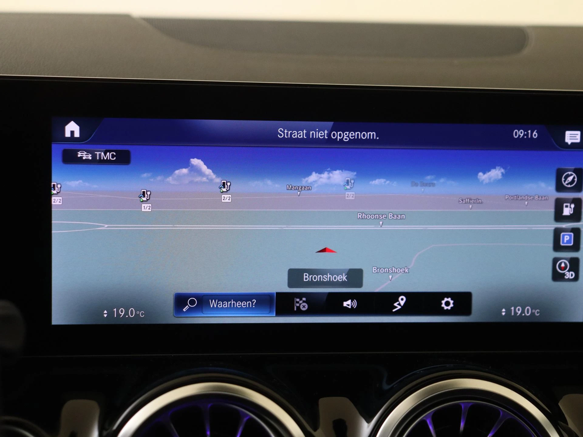 Mercedes-Benz-EQA-image-17