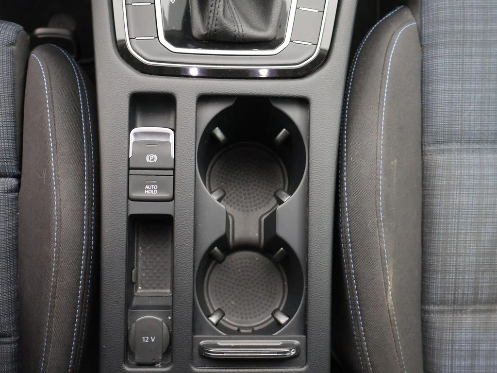 Volkswagen-Passat-image-19