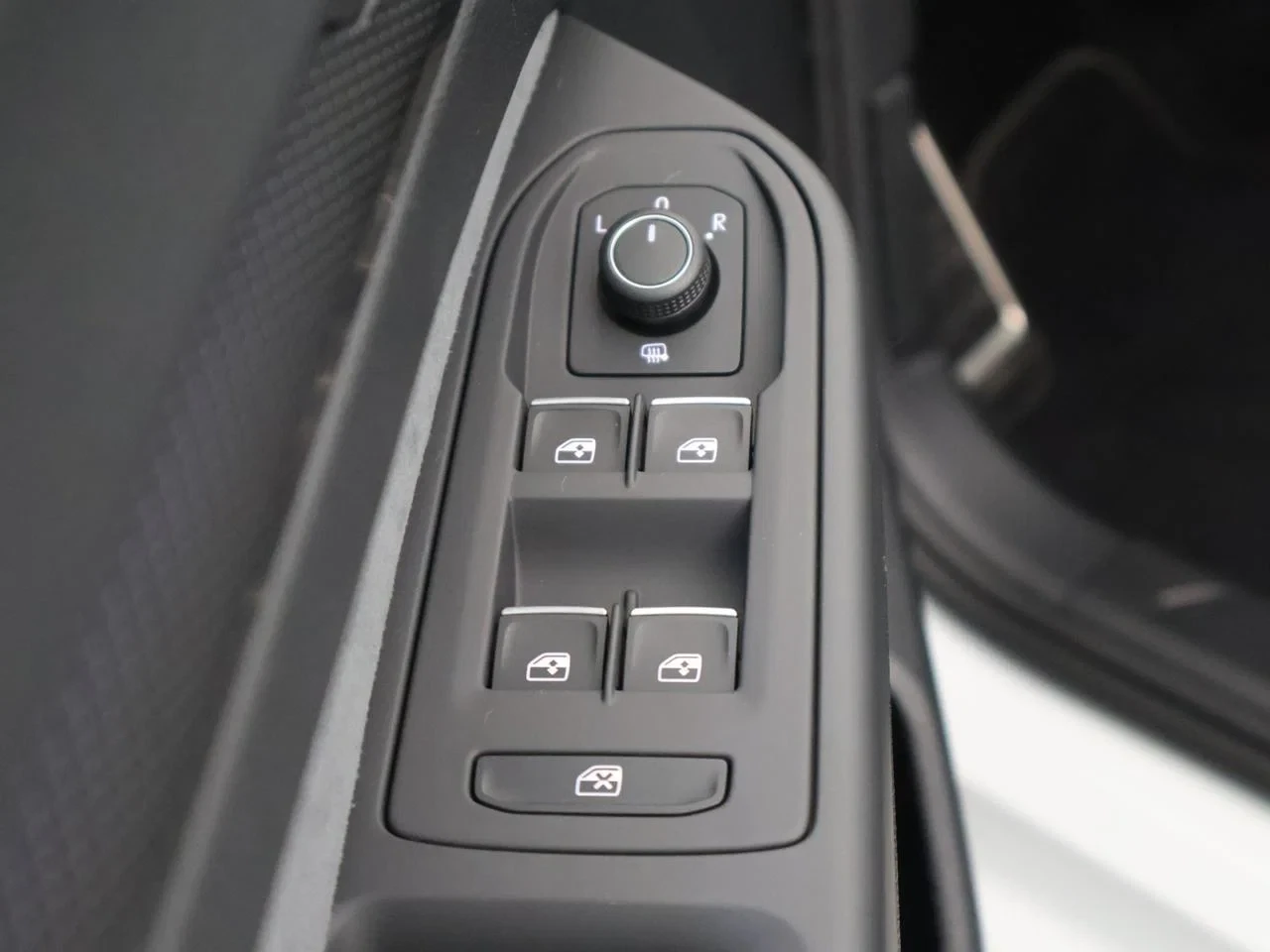 Volkswagen-Golf-image-18