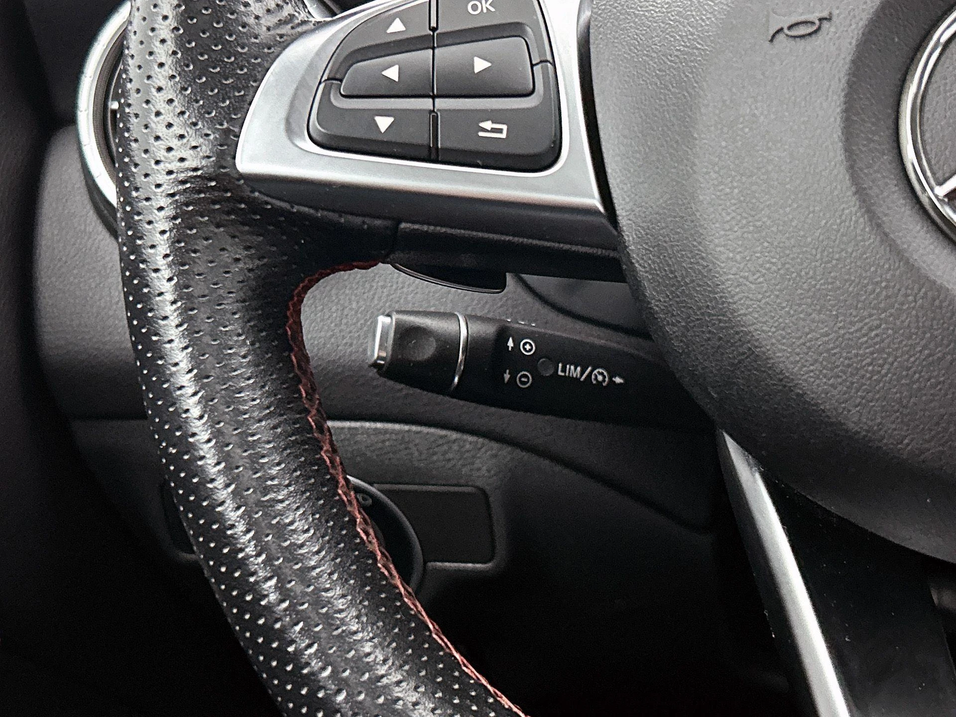 Mercedes-Benz-CLA-image-5