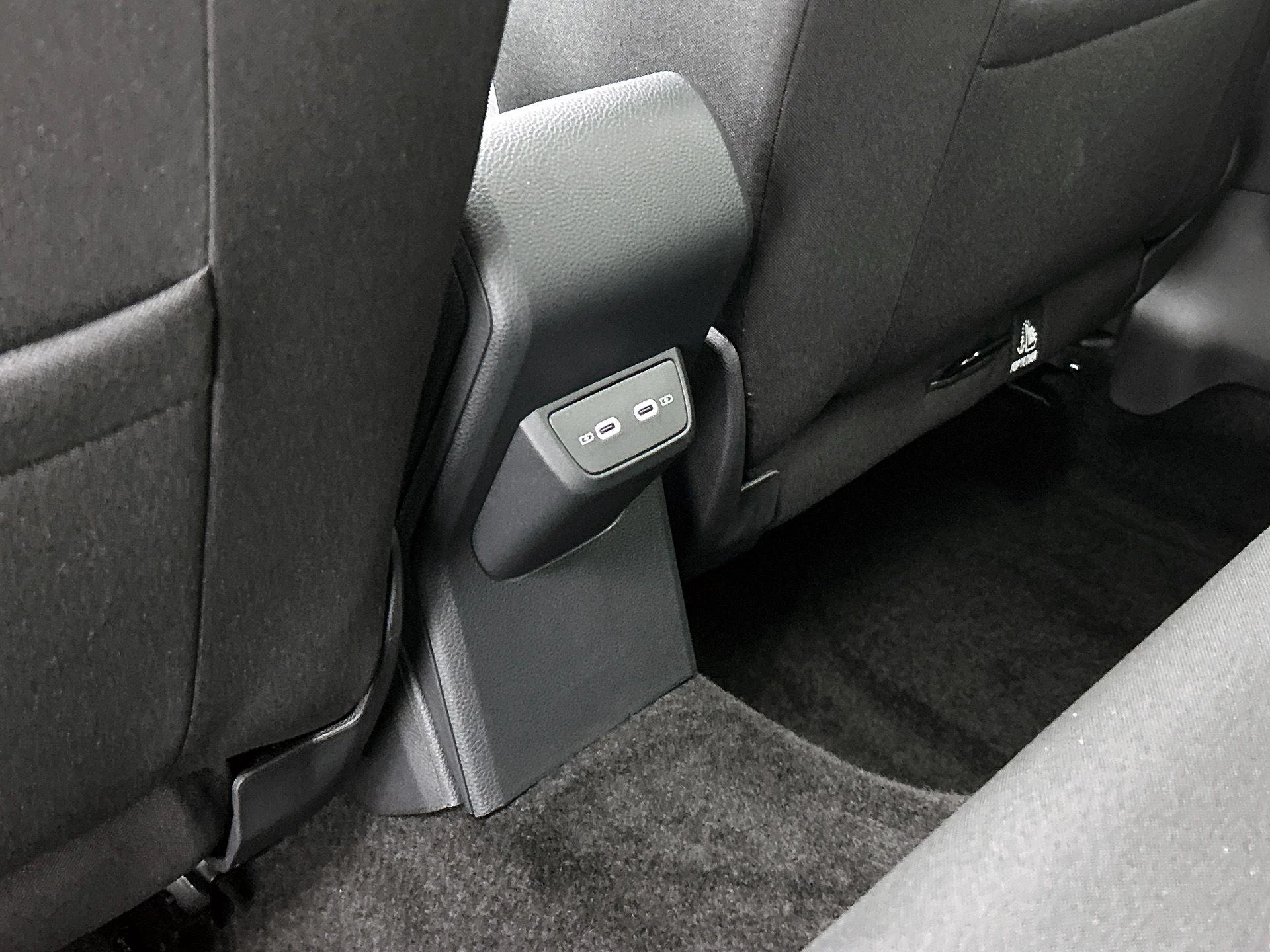 Volkswagen-Polo-image-10