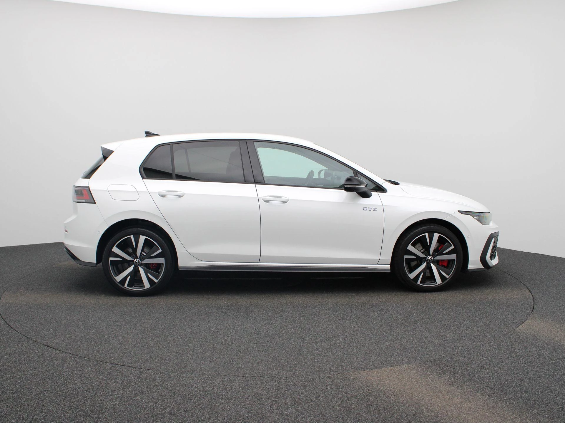 Volkswagen-Golf-image-5