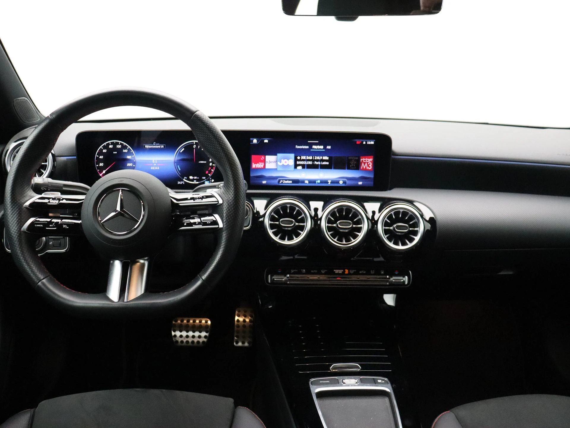 Mercedes-Benz A-Klasse 250 e AMG Line Limousine + TREKHAAK + CARPLAY + NIGHTPAKKET +