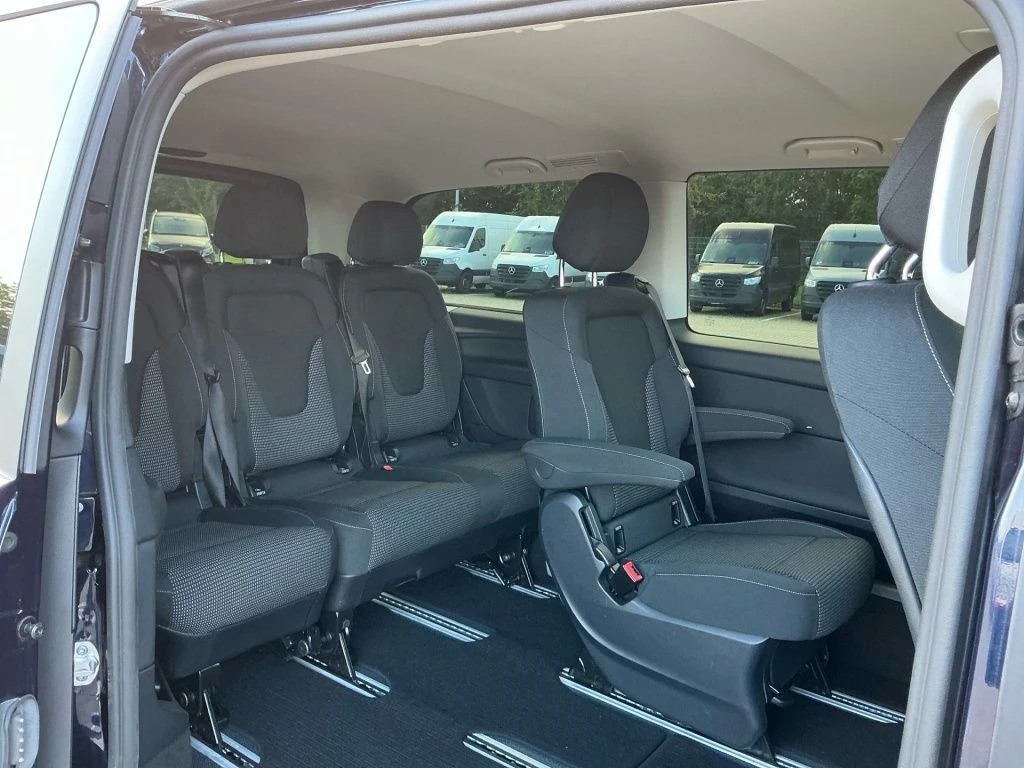 Mercedes-Benz-V-Klasse 300-image-17