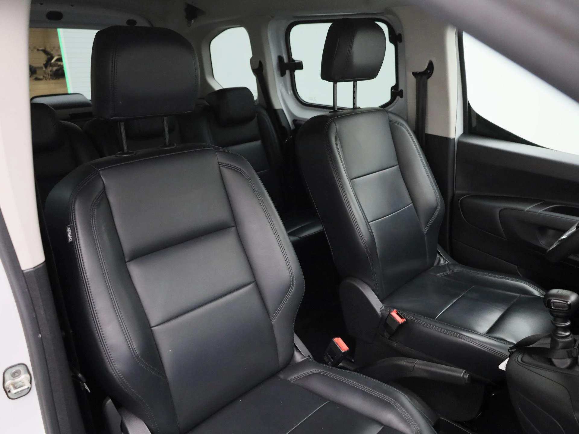Opel-Combo Life-image-24