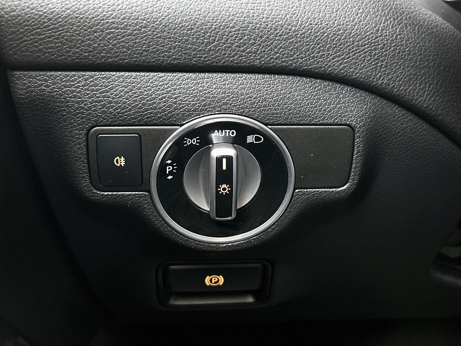 Mercedes-Benz-GLA-image-14