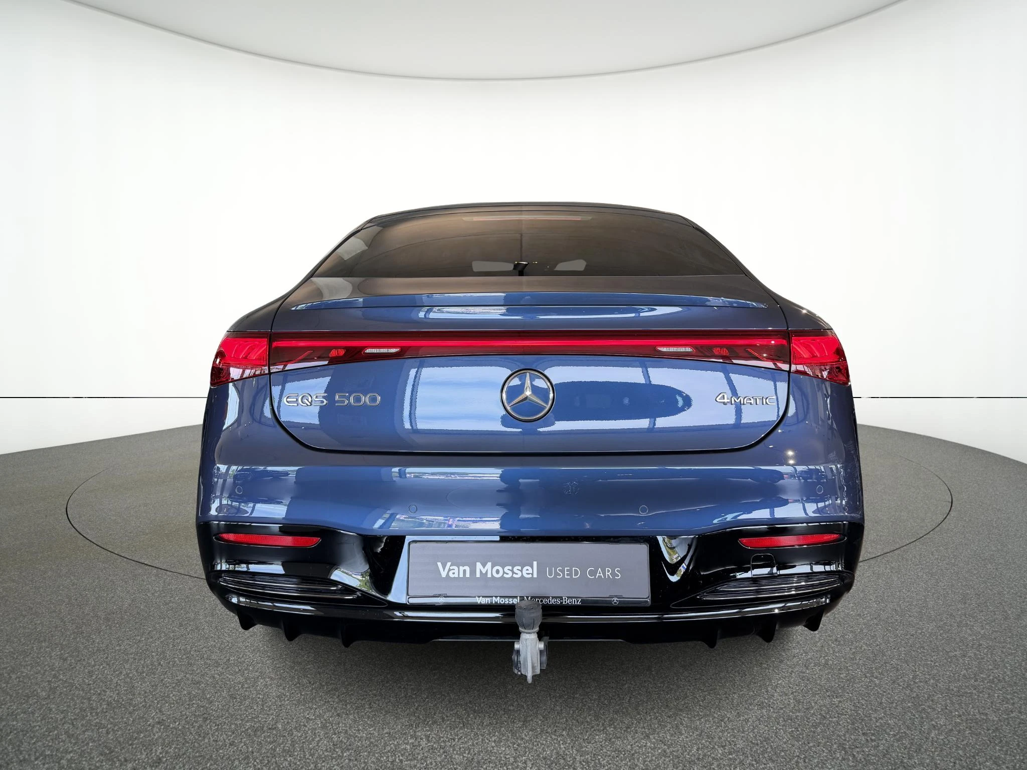 Mercedes-Benz-EQS-image-2