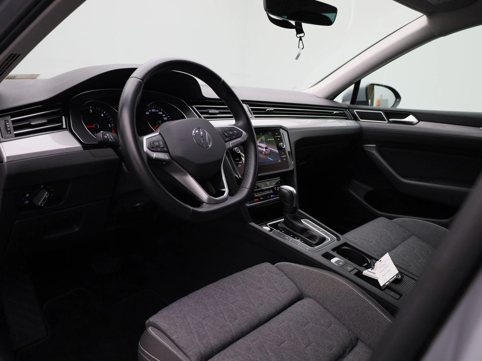 Volkswagen-Passat-image-30