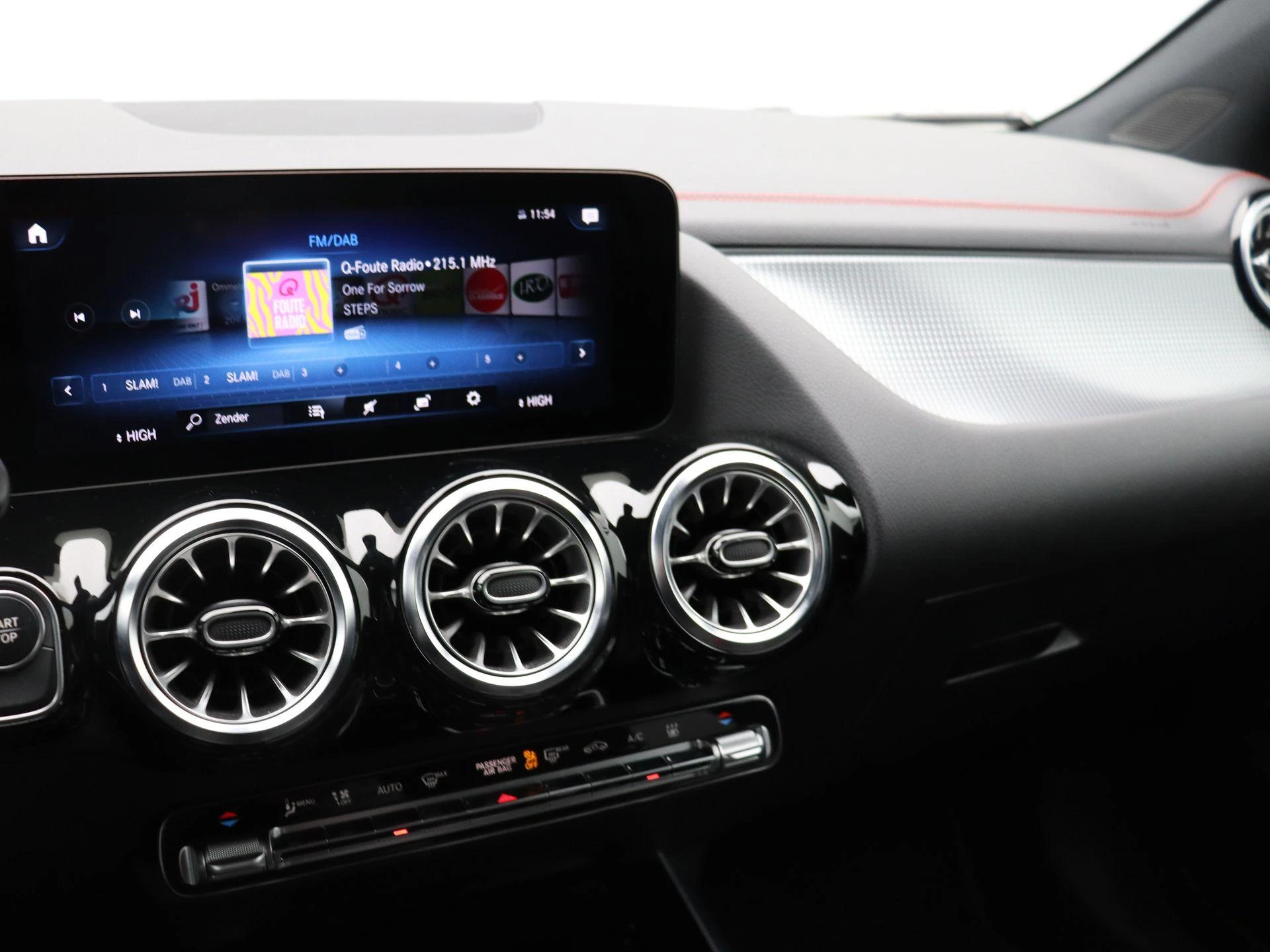 Mercedes-Benz EQA 250 AMG Line + TREKHAAK + KEY LESS + CAMERA +