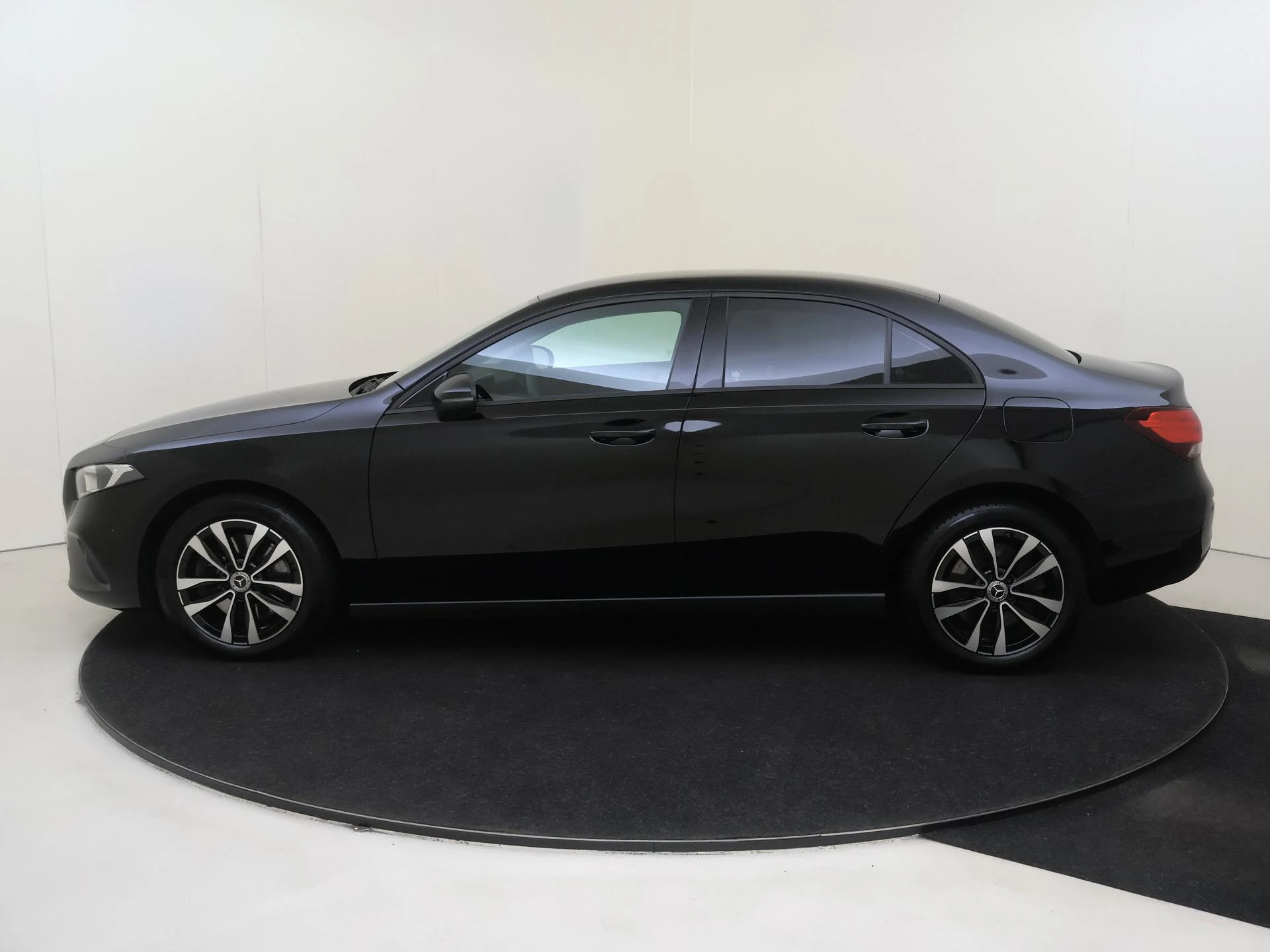 Mercedes-Benz-A-Klasse-image-7