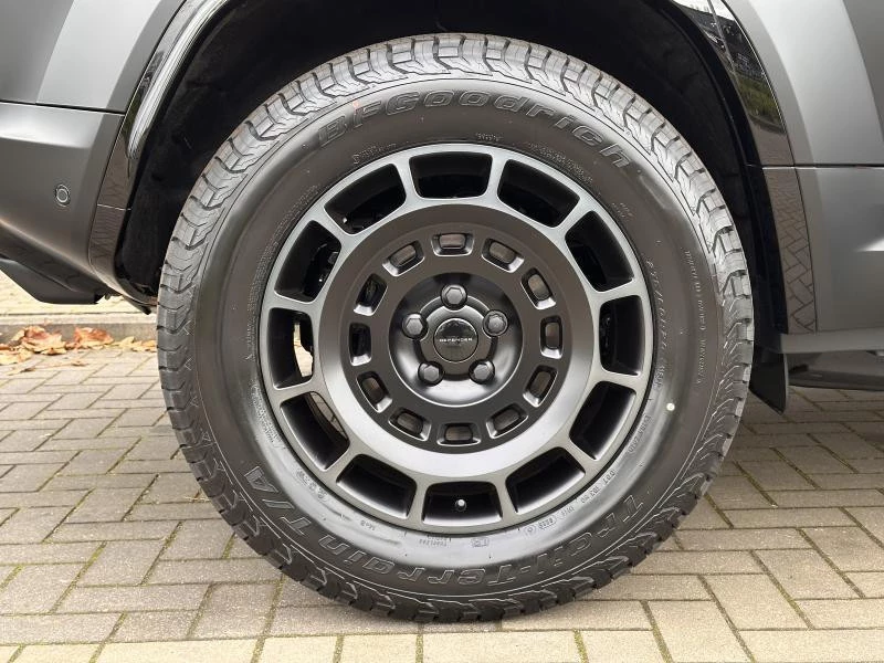 Land Rover Defender 110 P635 OCTA Black Edition AWD Auto. 26MY