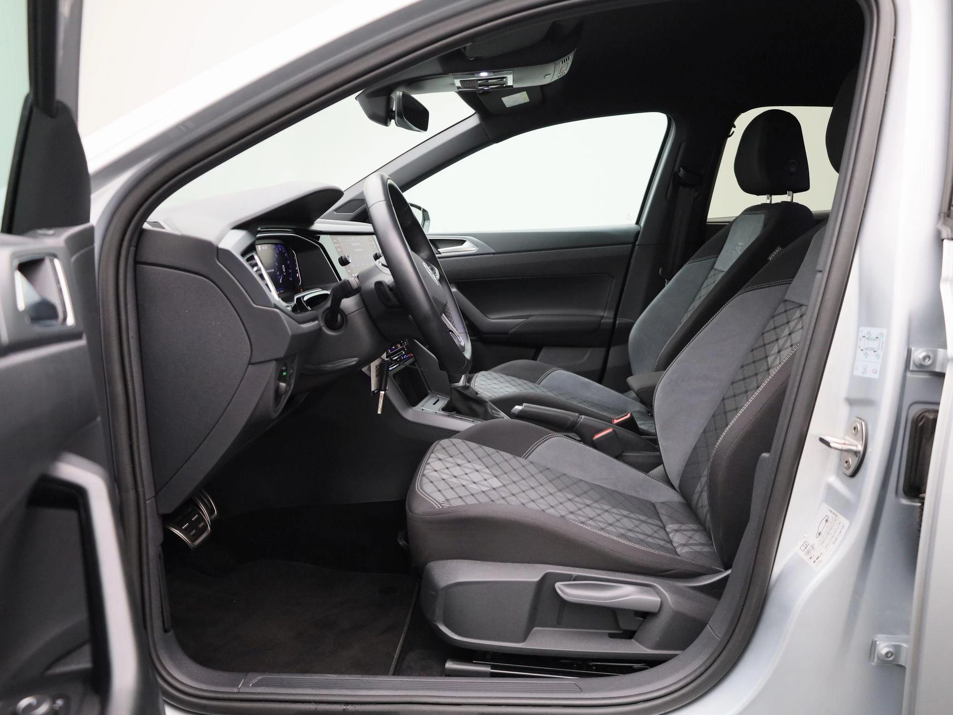 Volkswagen-Polo-image-10