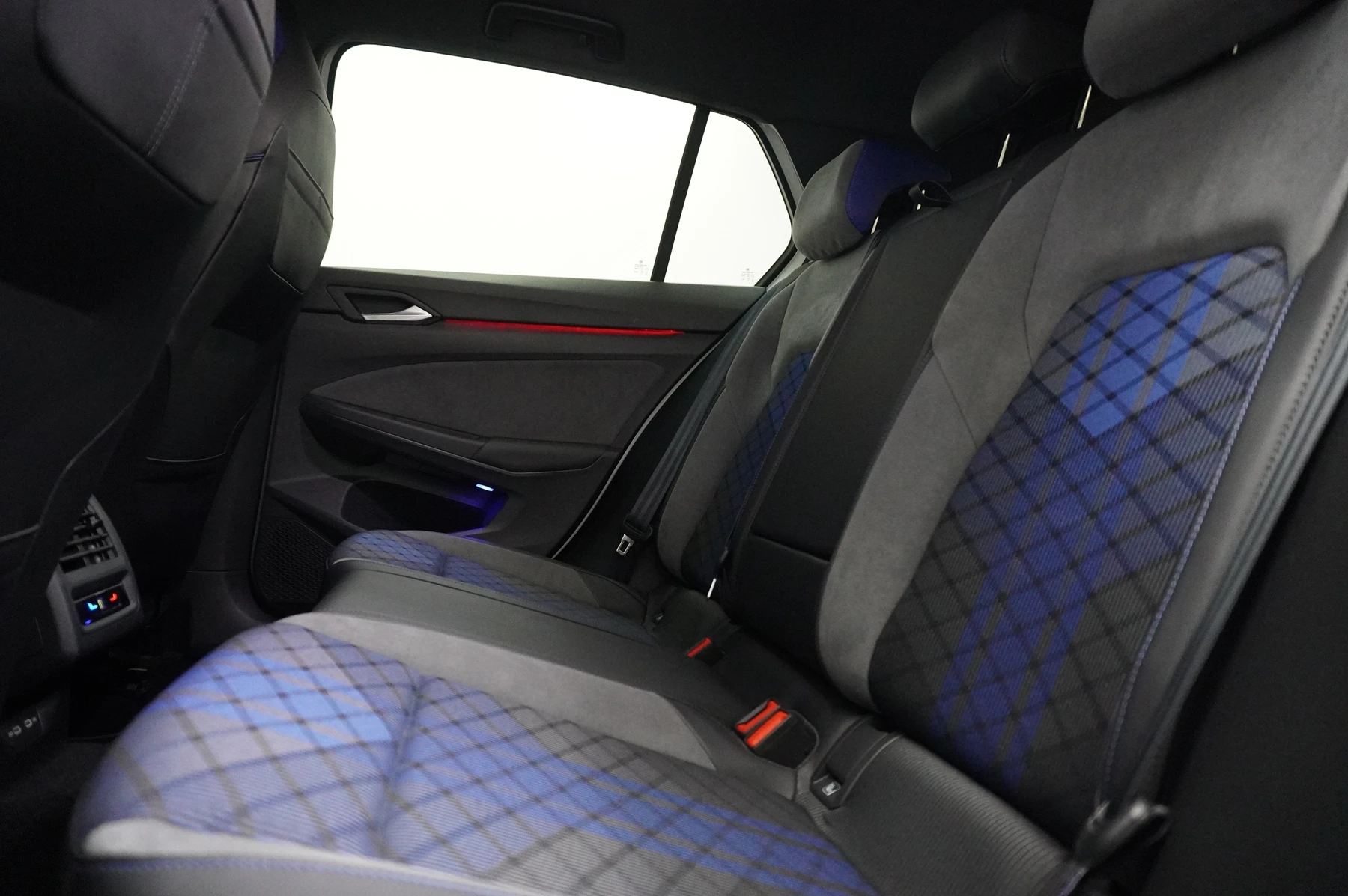 Volkswagen-Golf-image-11