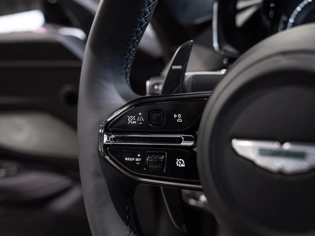 Aston Martin-V8 Vantage-image-24