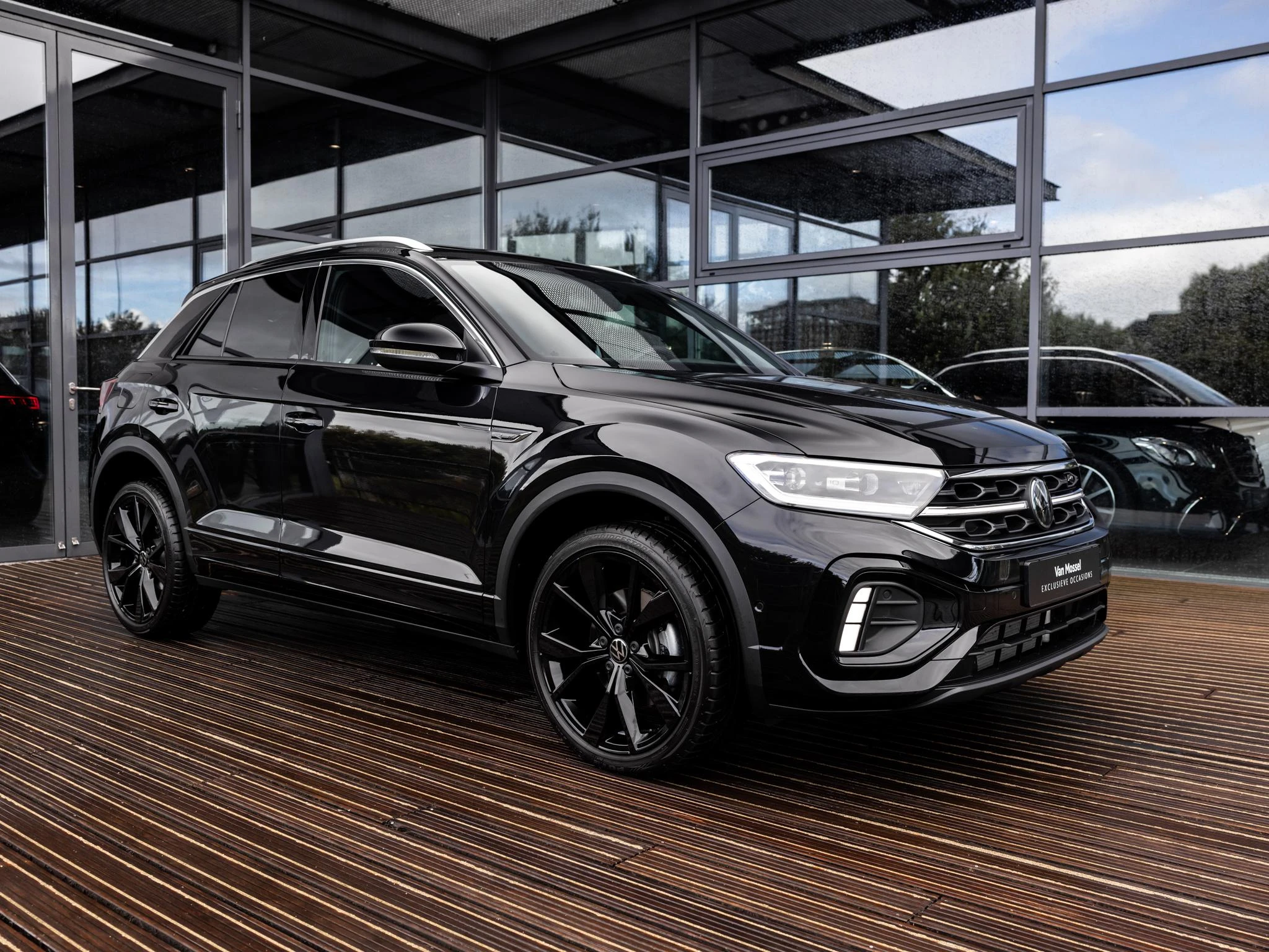 Volkswagen-T-Roc-image-3