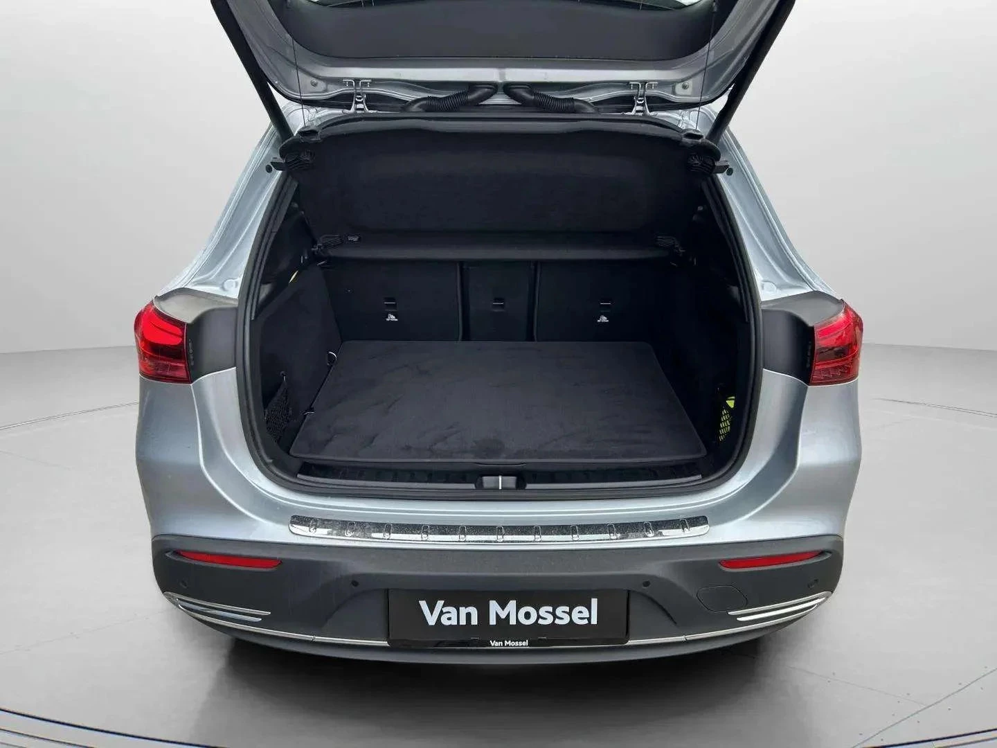 Mercedes-Benz-EQA-image-21