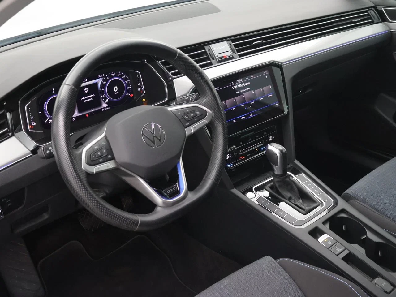 Volkswagen-Passat-image-10