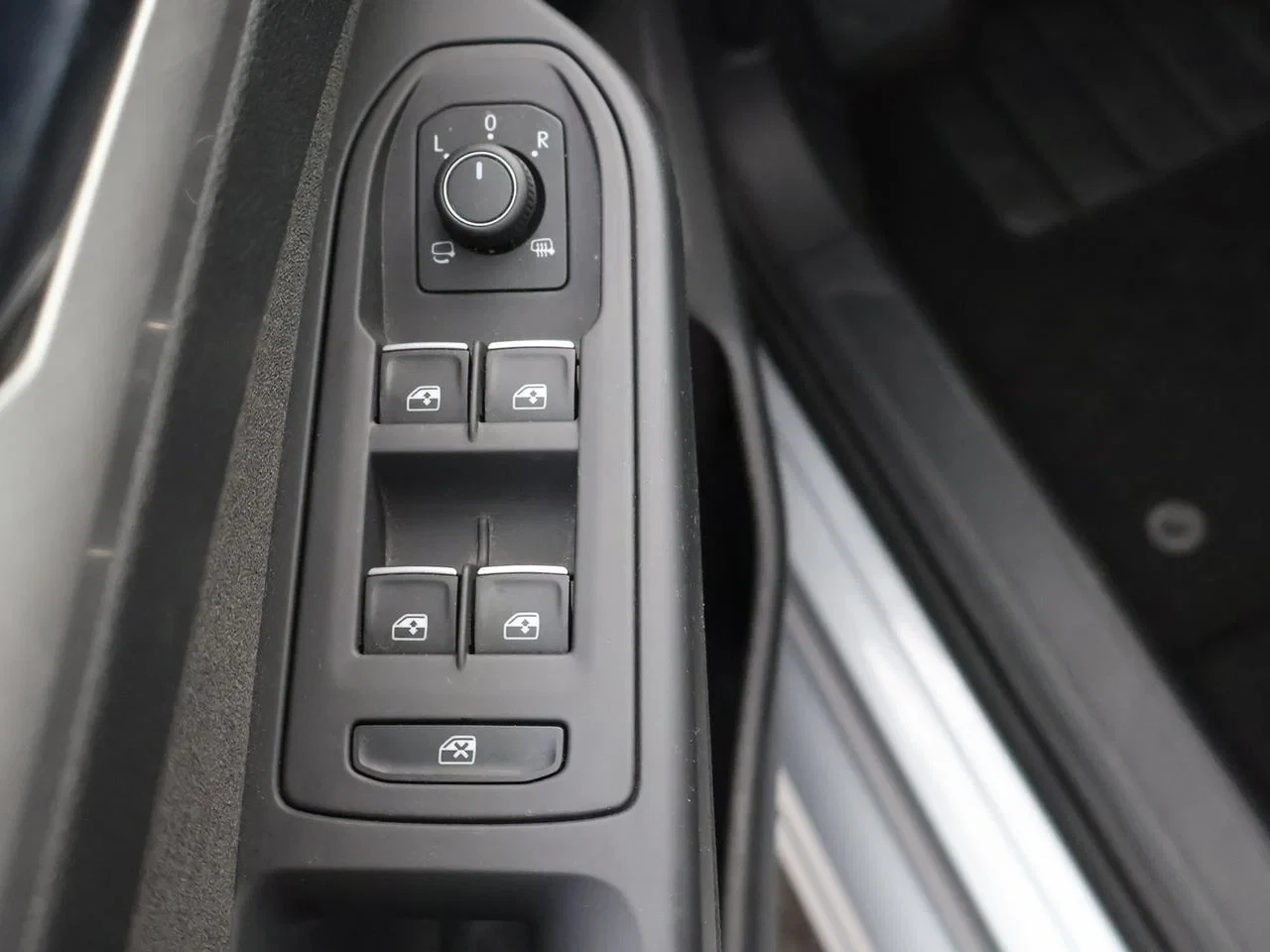 Volkswagen-Golf-image-28