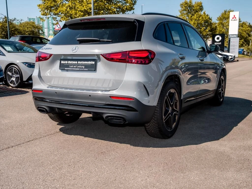 Mercedes-Benz-GLA 200 d-image-5