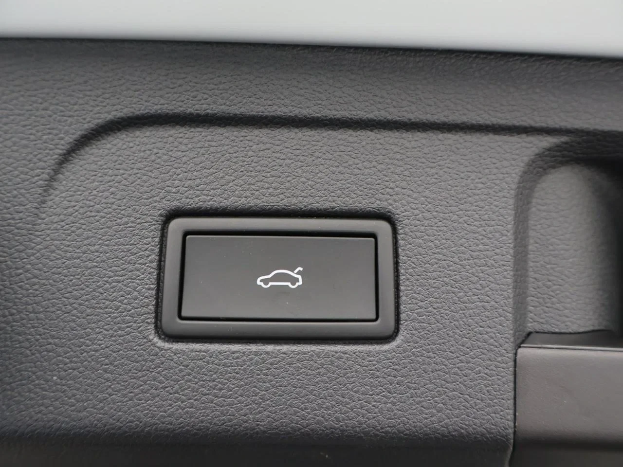 Volkswagen-Touran-image-8