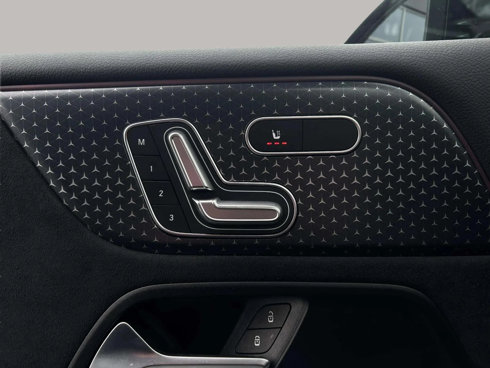 Mercedes-Benz-EQB-image-10