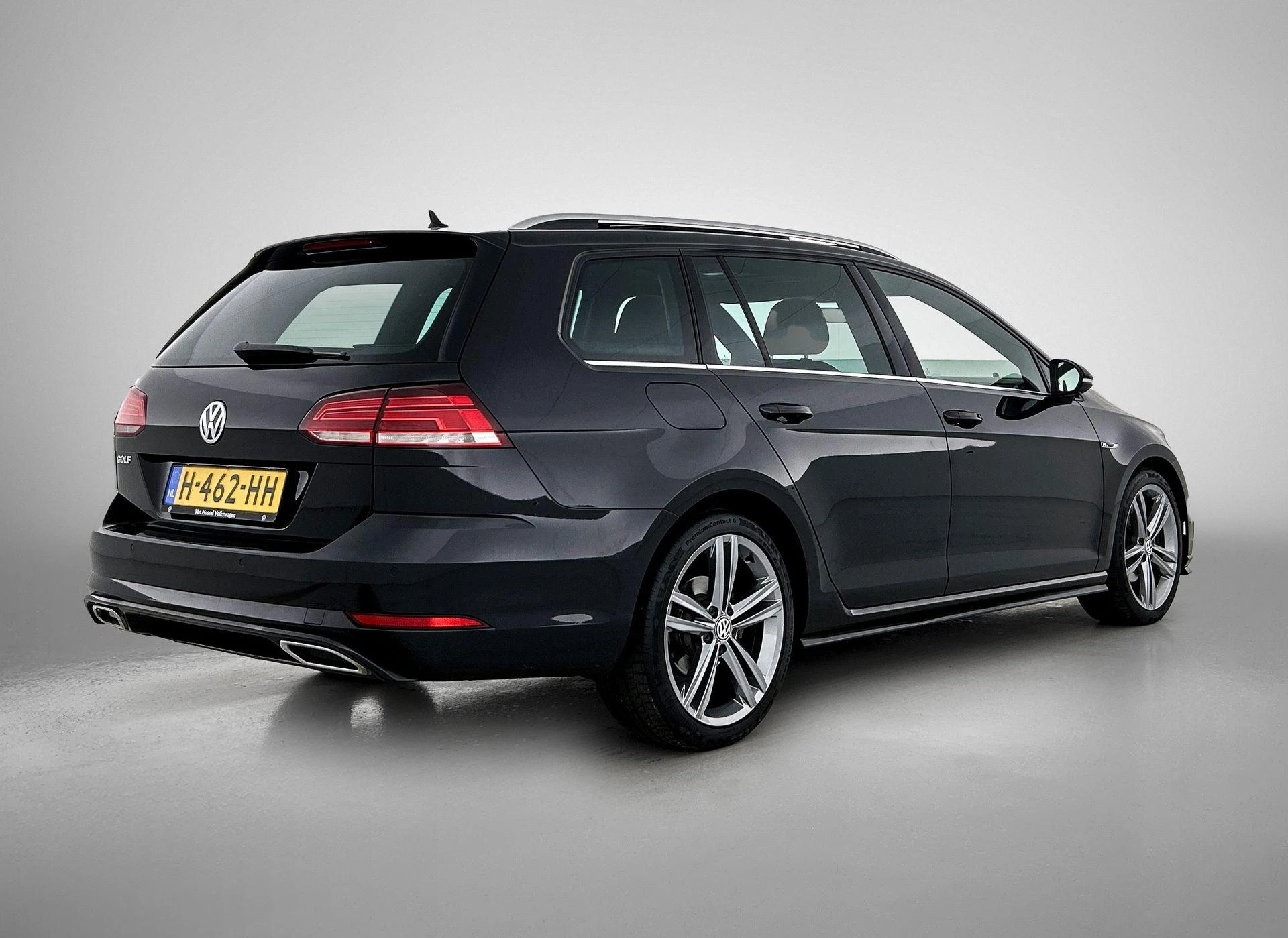 Volkswagen-Golf-image-3