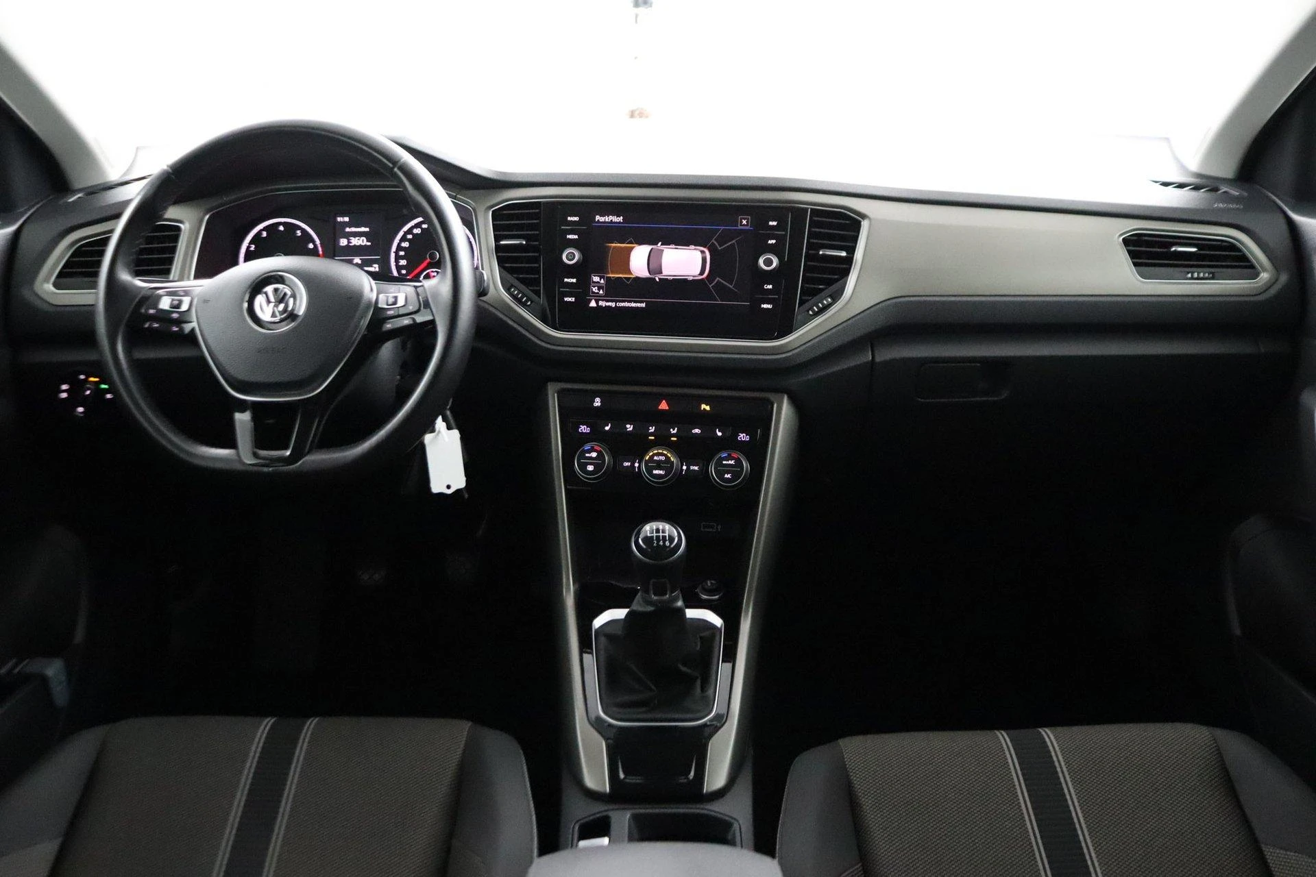Volkswagen-T-Roc-image-8