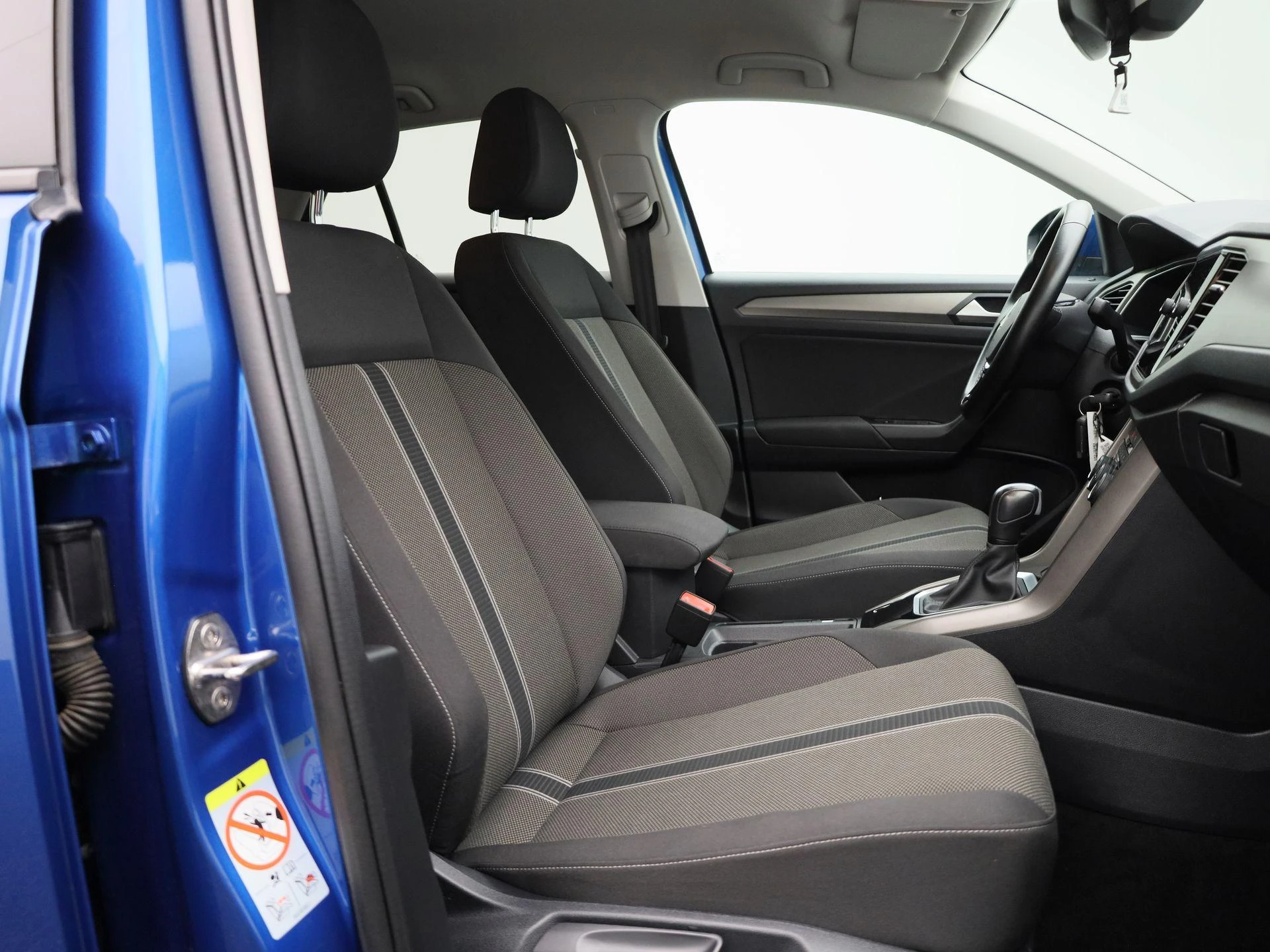 Volkswagen-T-Roc-image-33