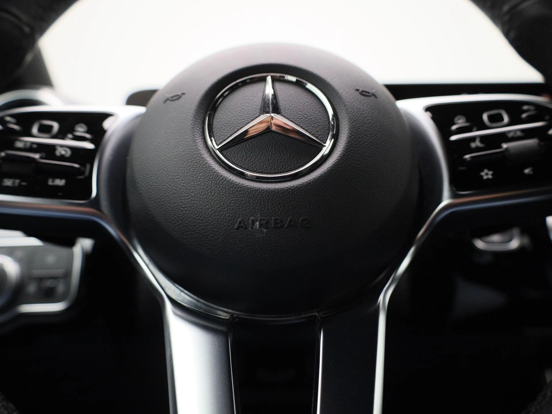 Mercedes-Benz-CLA-image-23
