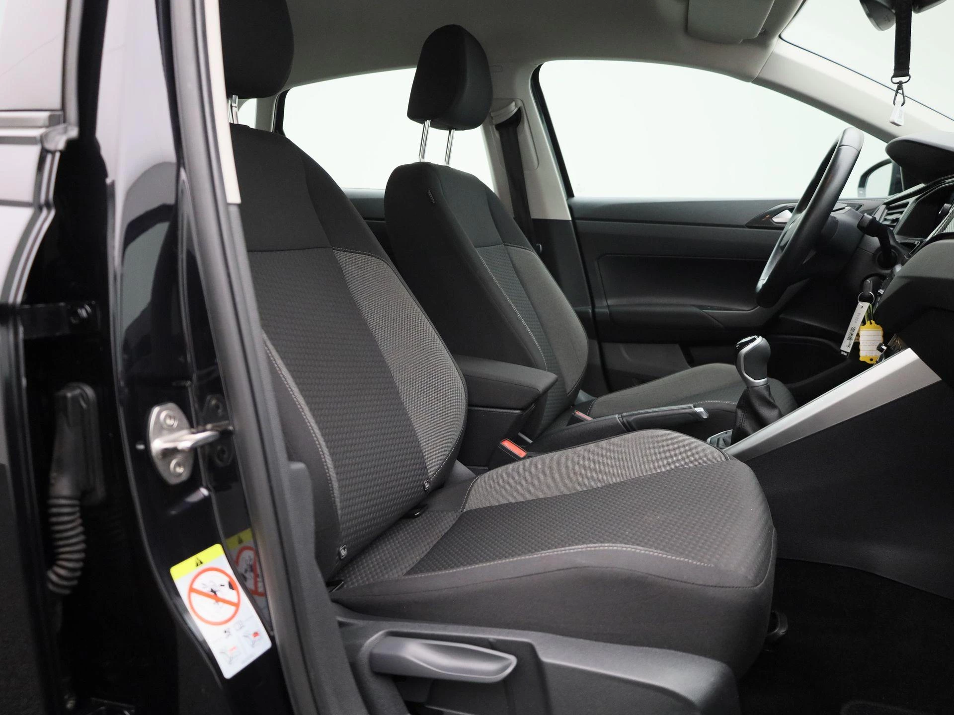 Volkswagen-Polo-image-32