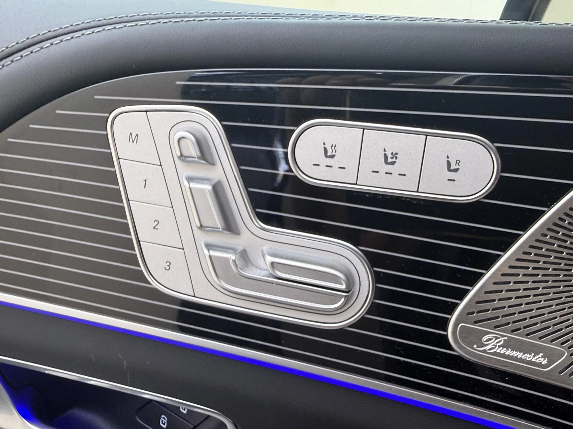 Mercedes-Benz-GLS-image-25