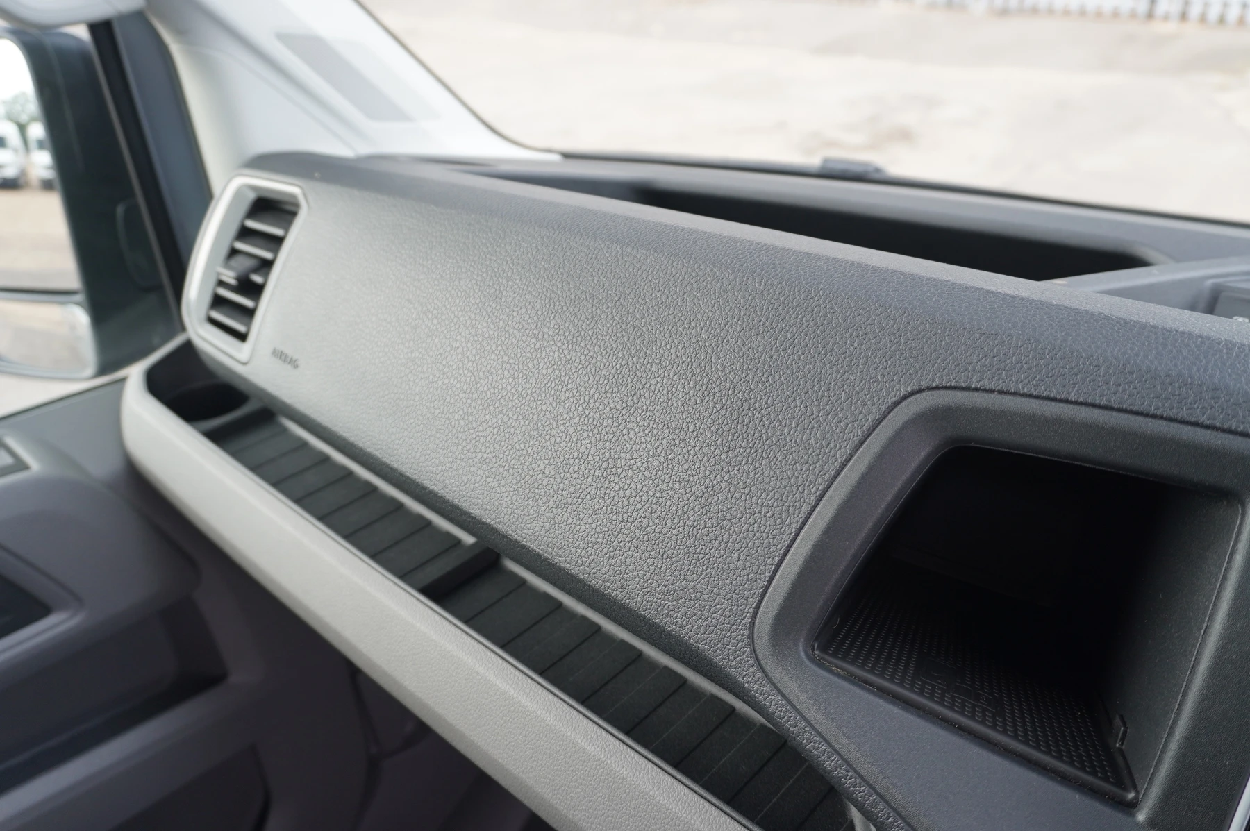 Volkswagen-Crafter-image-34